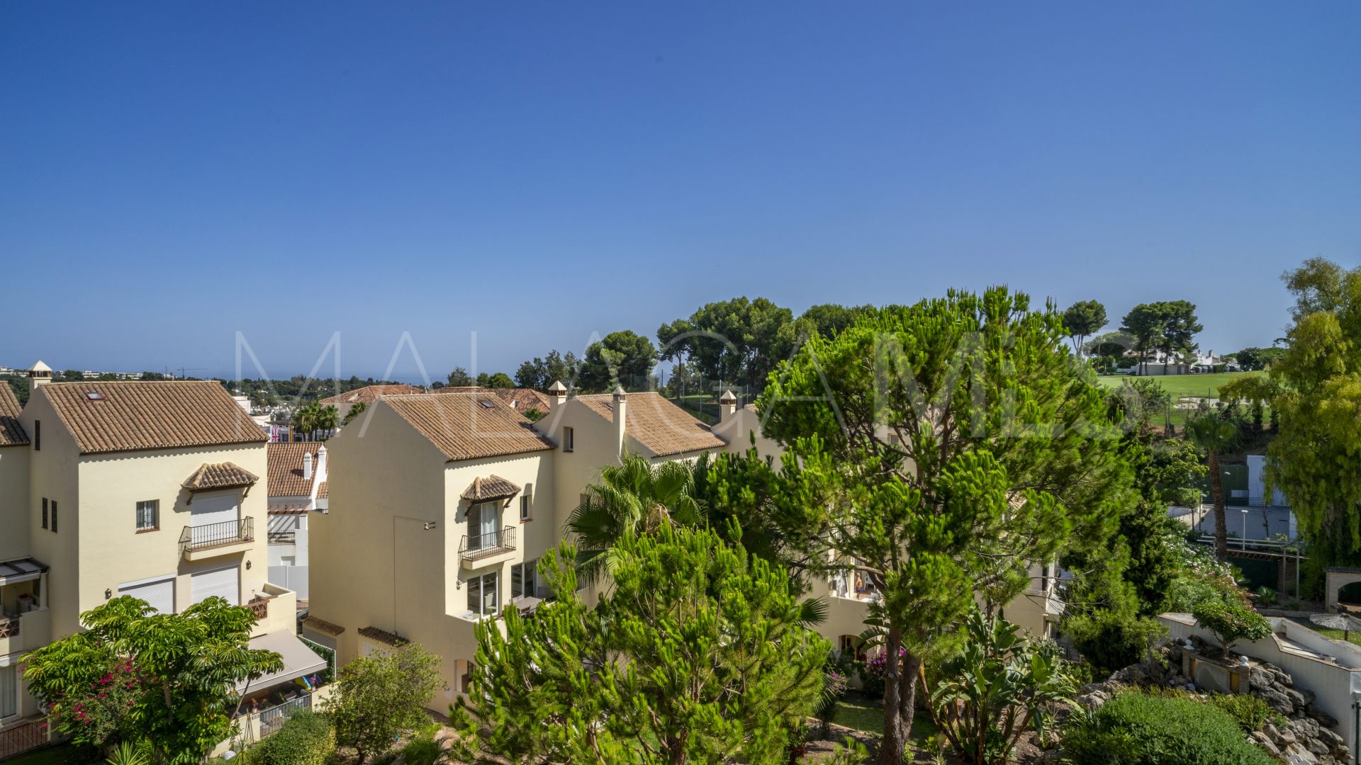 Triplex for sale in Los Pinos de Aloha