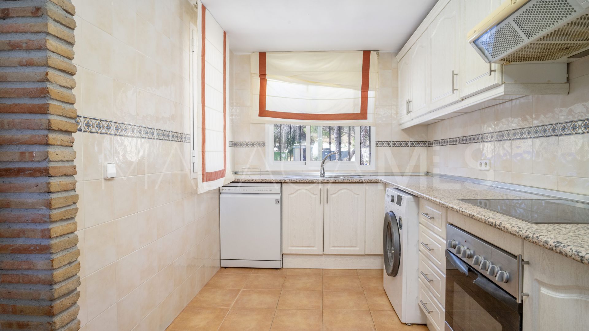 Triplex for sale in Los Pinos de Aloha