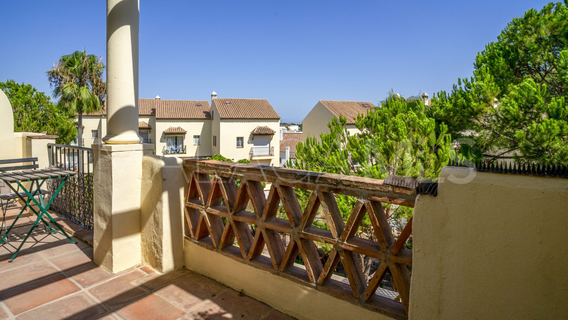 Triplex for sale in Los Pinos de Aloha
