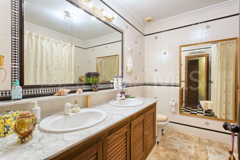 Radhus for sale in Benahavis Centro