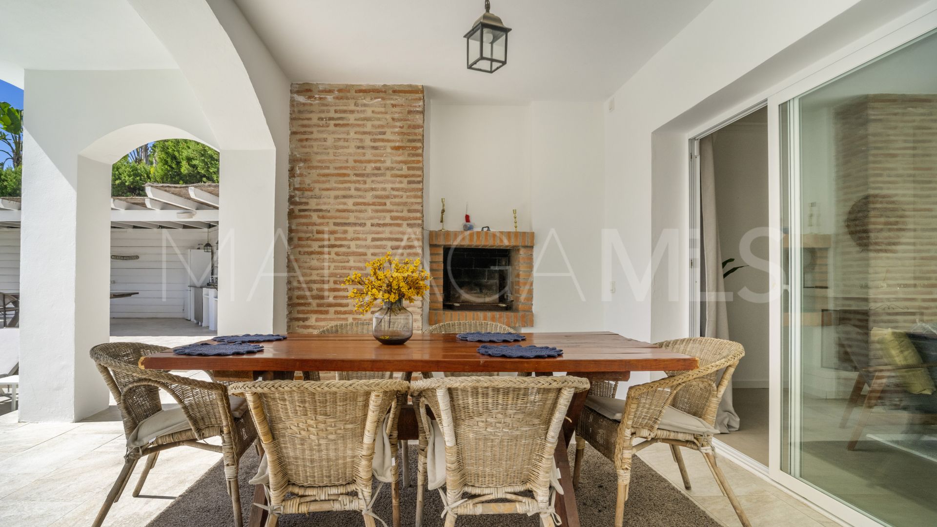 Villa for sale in Nueva Andalucia