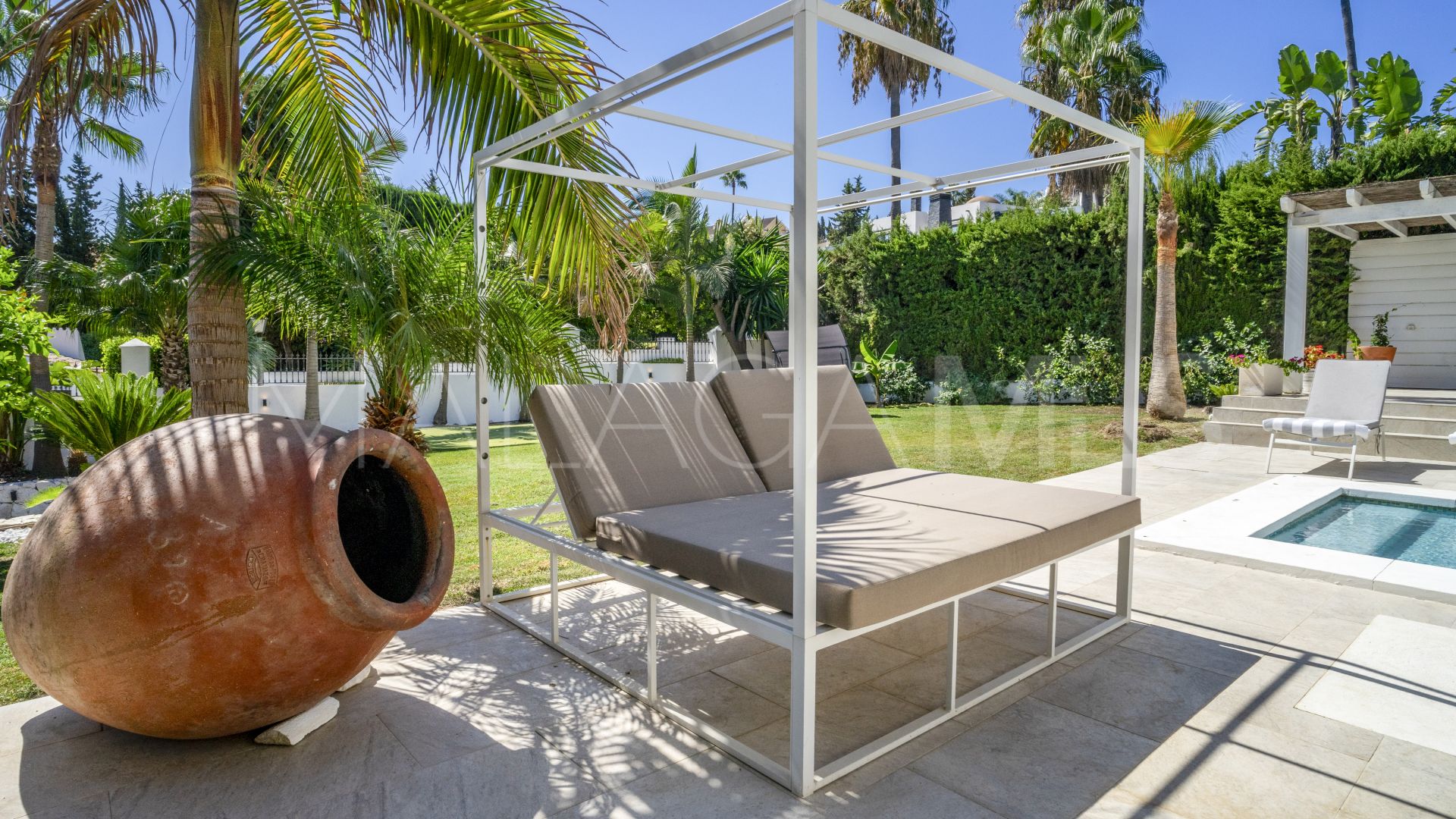 Villa for sale in Nueva Andalucia