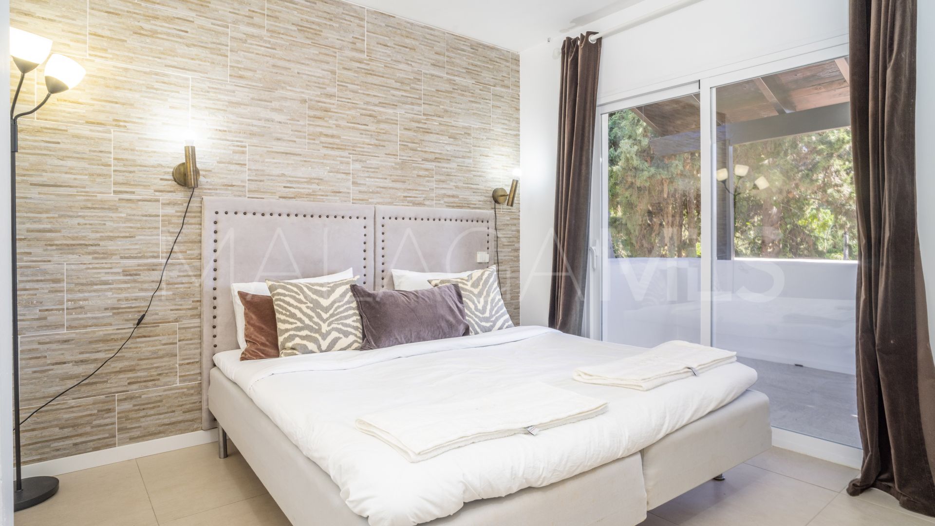 Villa for sale in Nueva Andalucia