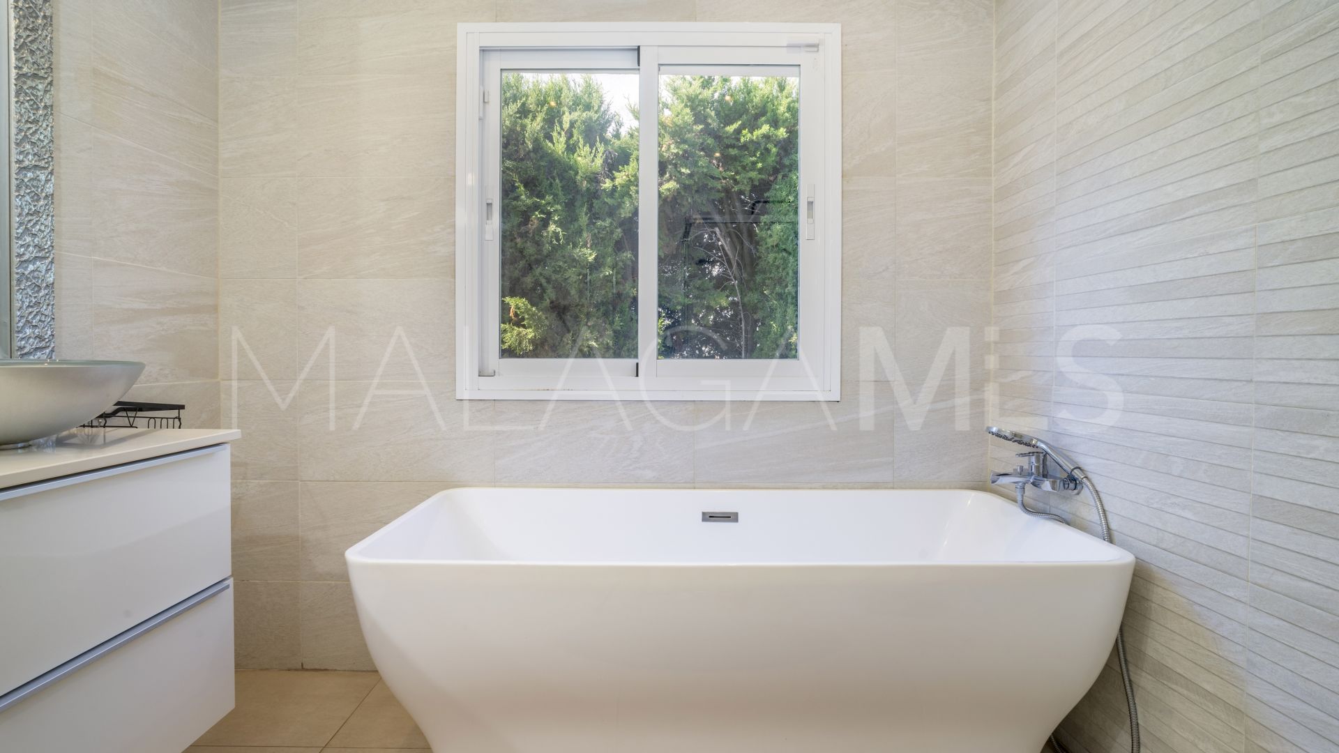 Villa for sale in Nueva Andalucia