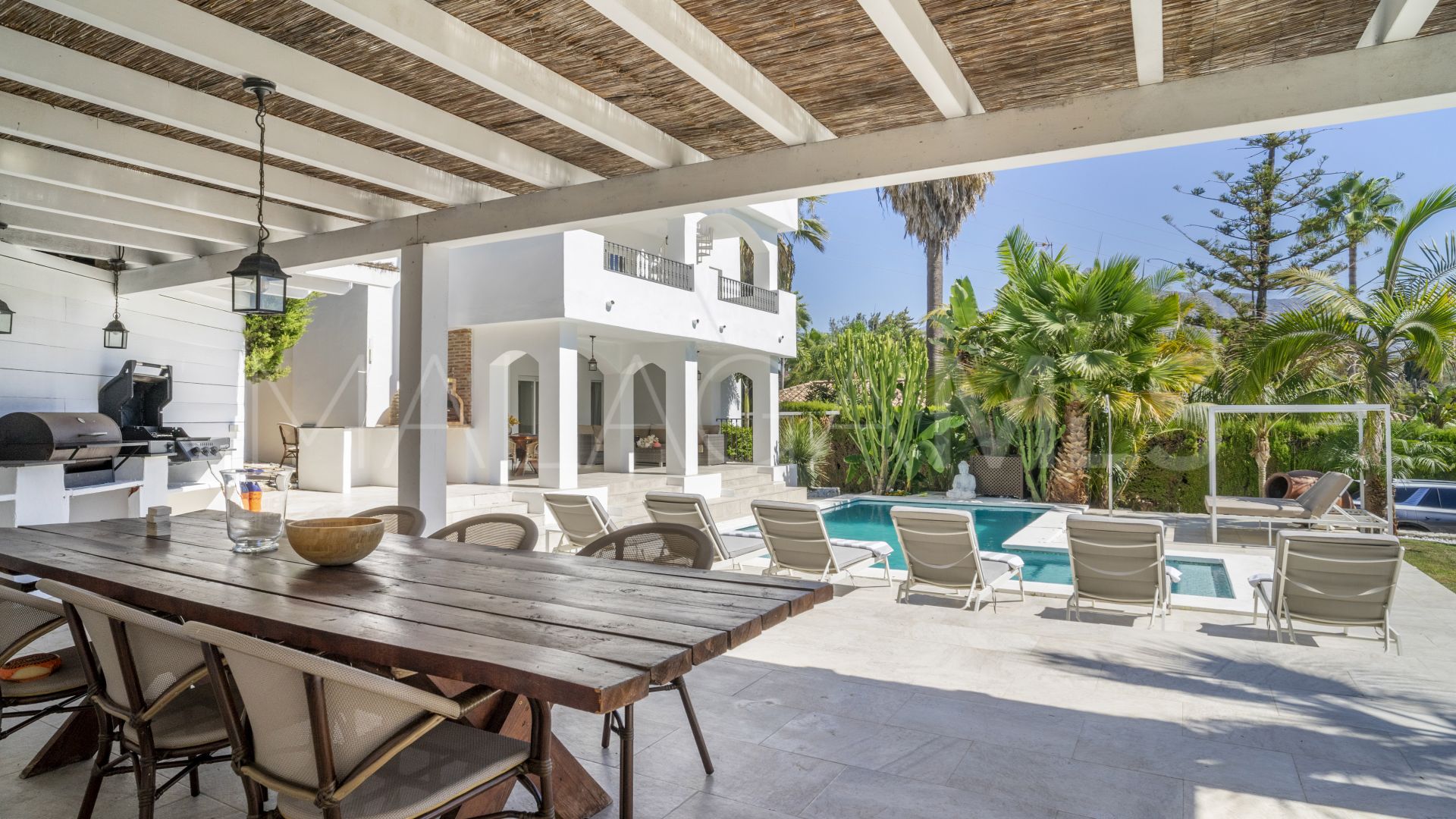 Villa for sale in Nueva Andalucia