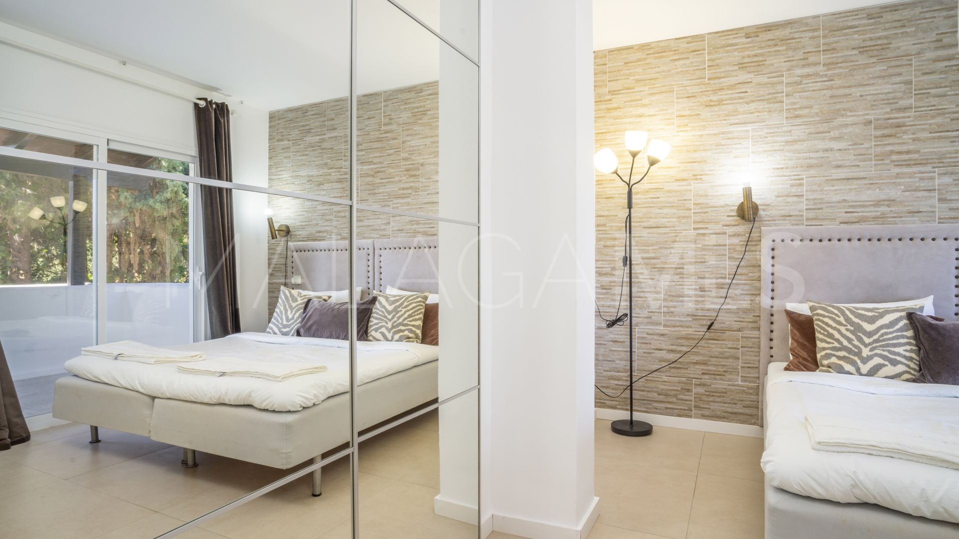 Villa for sale in Nueva Andalucia