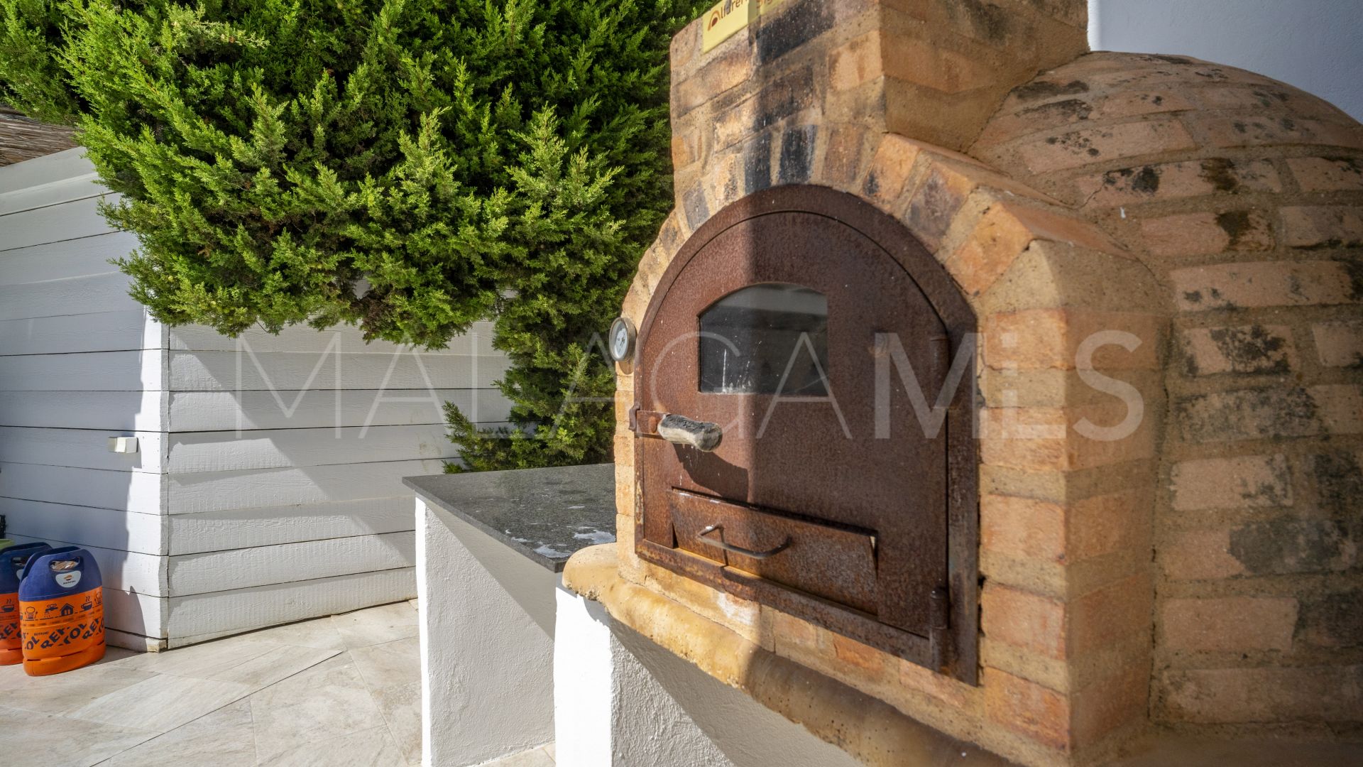 Villa for sale in Nueva Andalucia