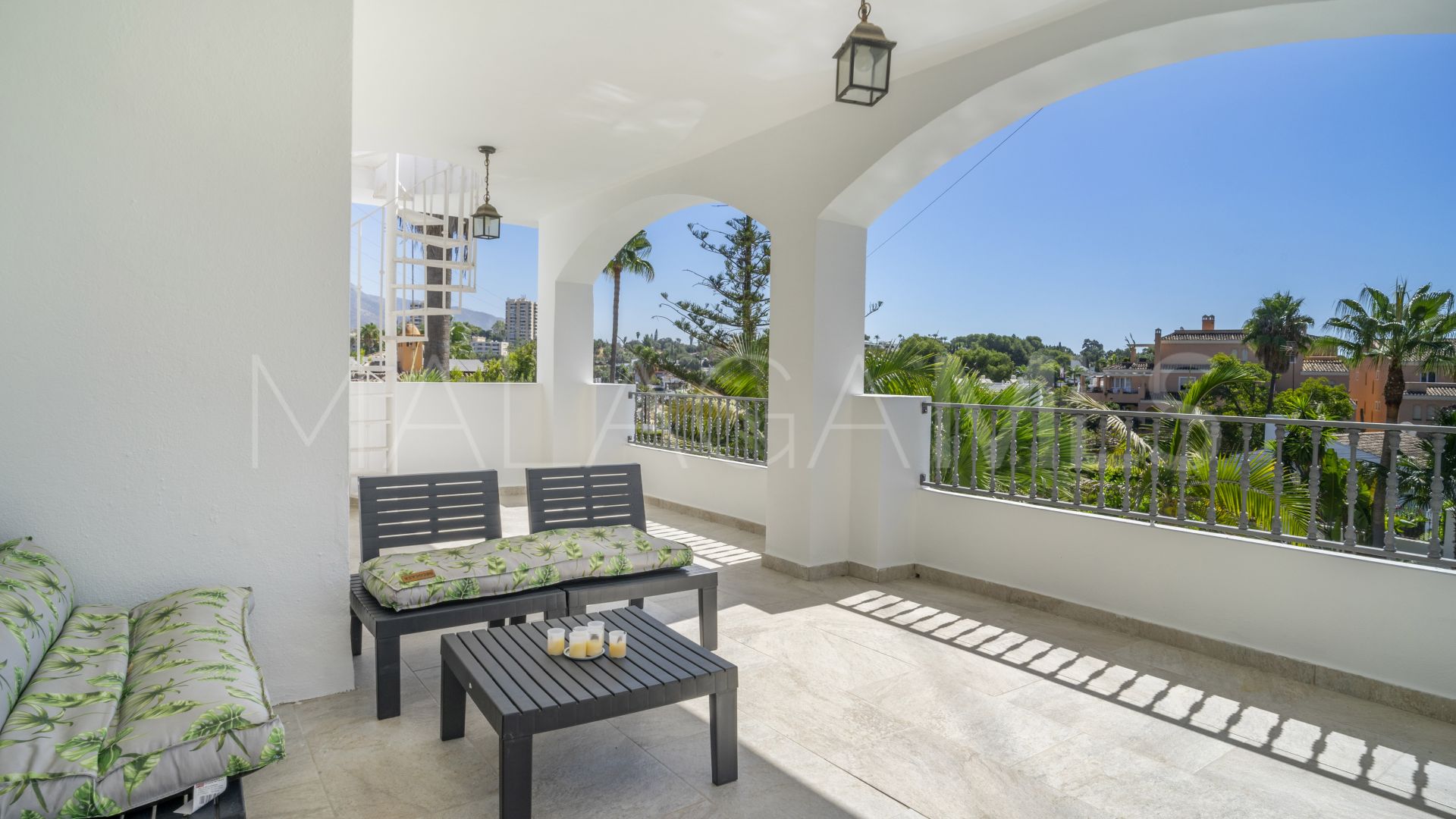 Villa for sale in Nueva Andalucia