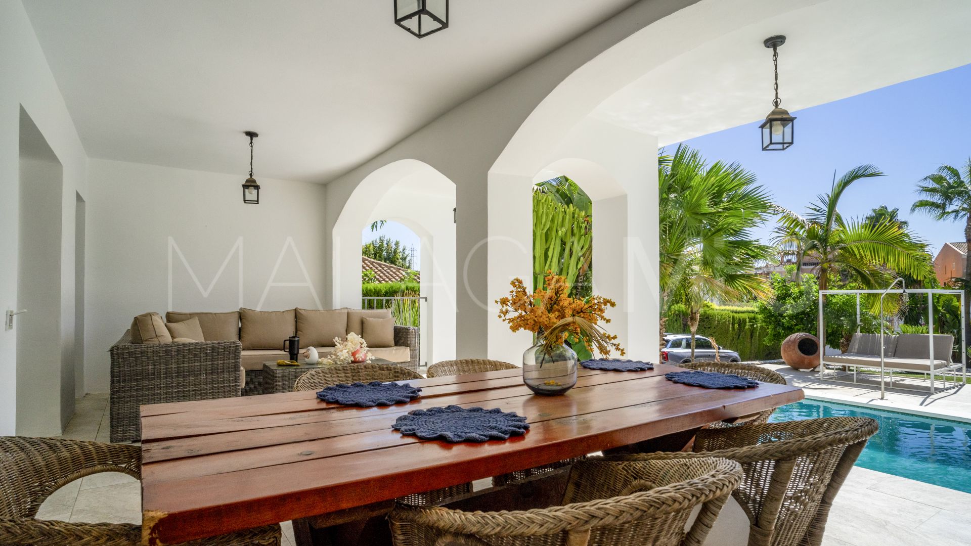 Villa for sale in Nueva Andalucia