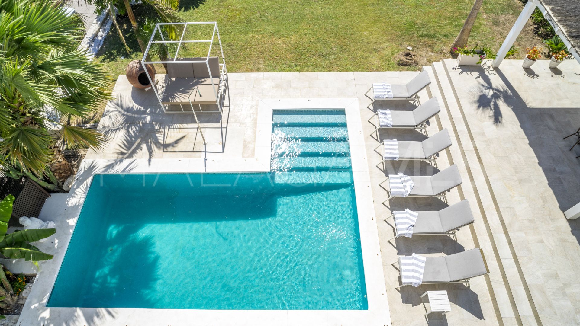 Villa for sale in Nueva Andalucia