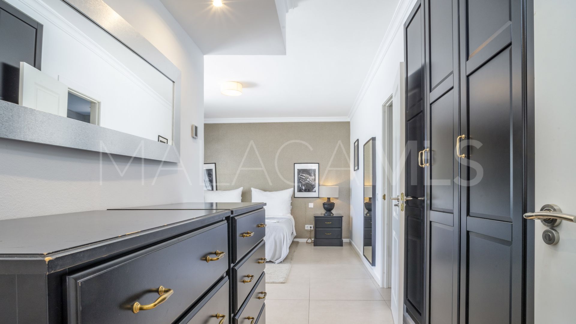 Villa for sale in Nueva Andalucia