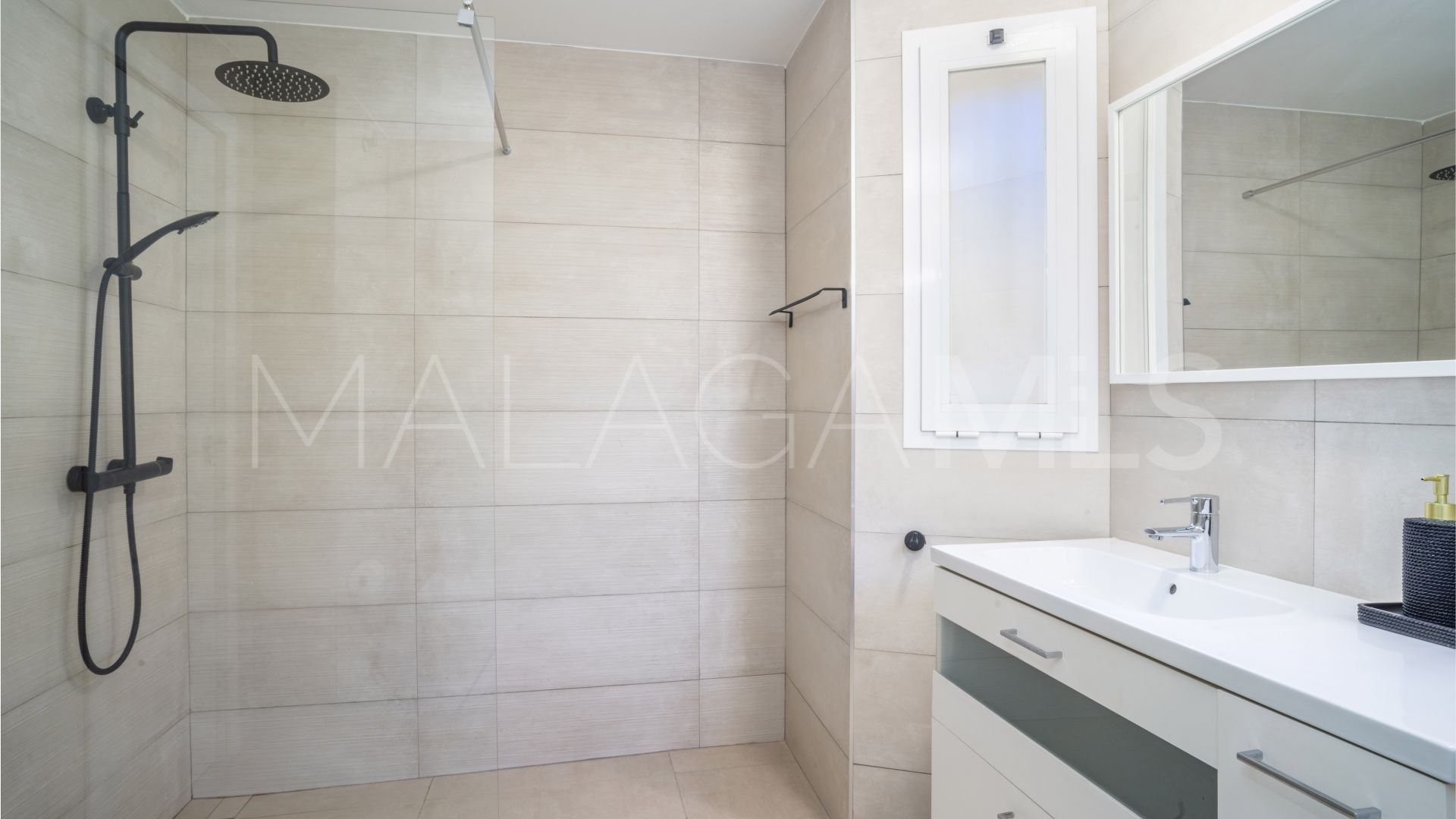 Villa for sale in Nueva Andalucia