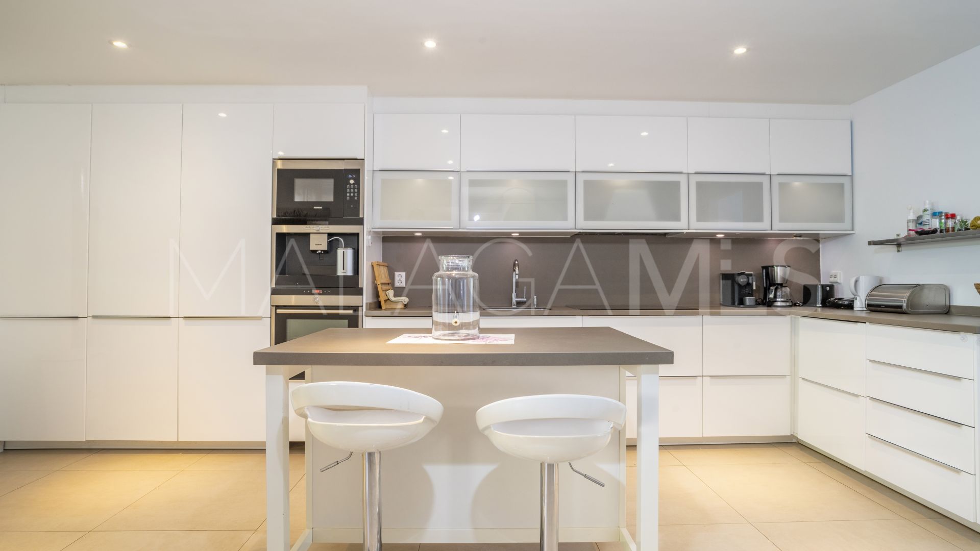Villa for sale in Nueva Andalucia