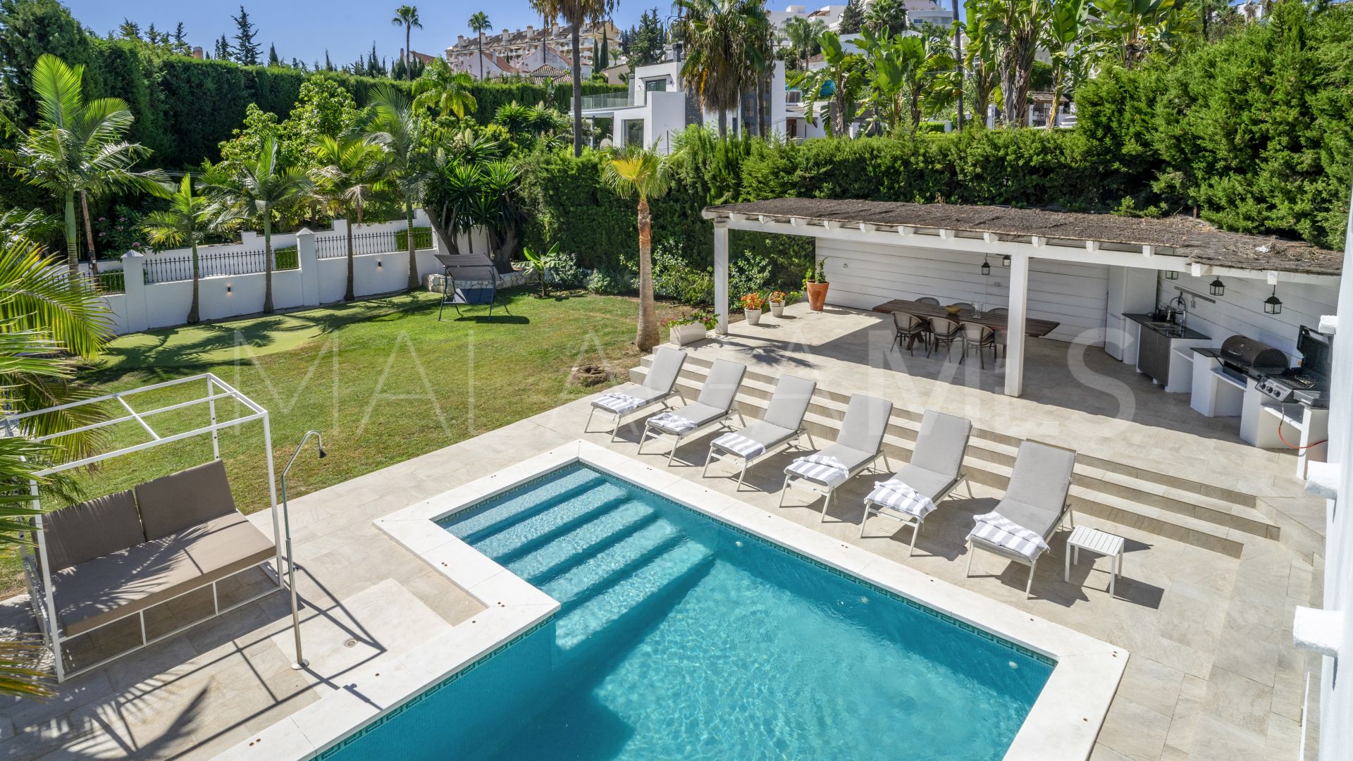 Villa for sale in Nueva Andalucia