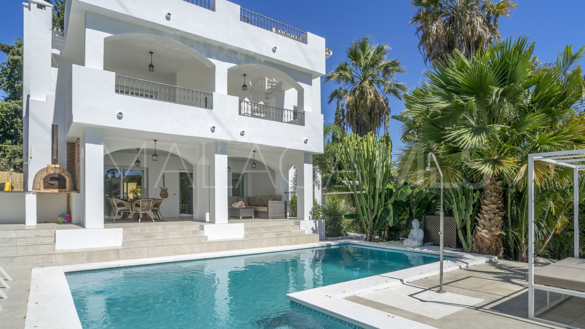 Villa for sale in Nueva Andalucia