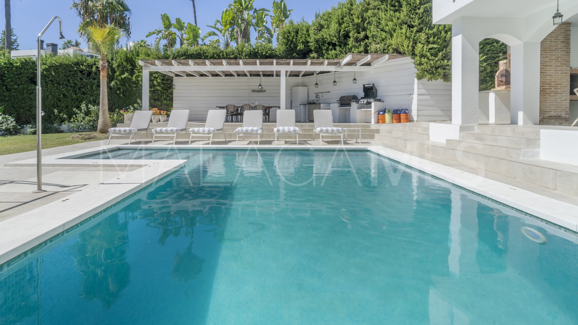 Villa for sale in Nueva Andalucia