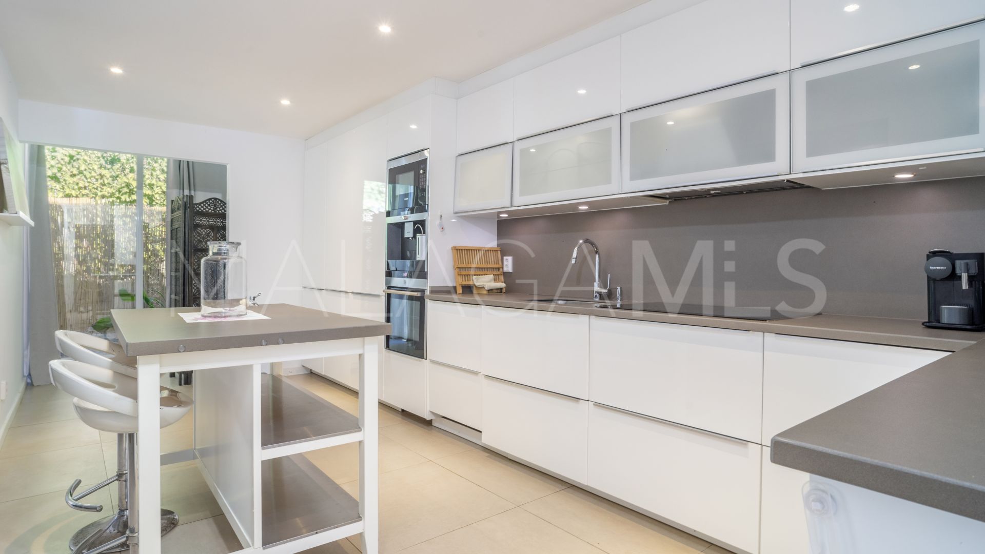 Villa for sale in Nueva Andalucia
