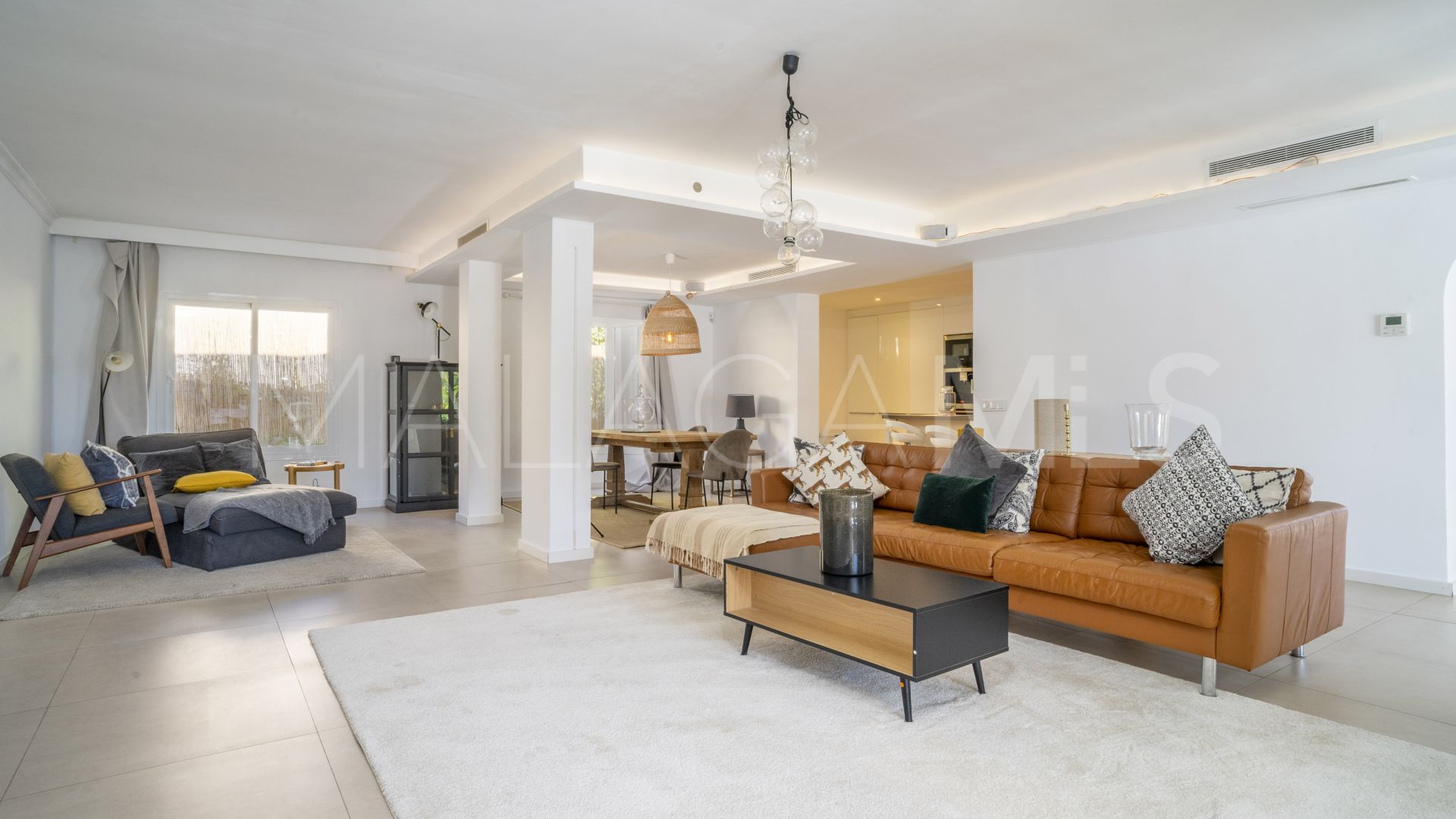 Villa for sale in Nueva Andalucia