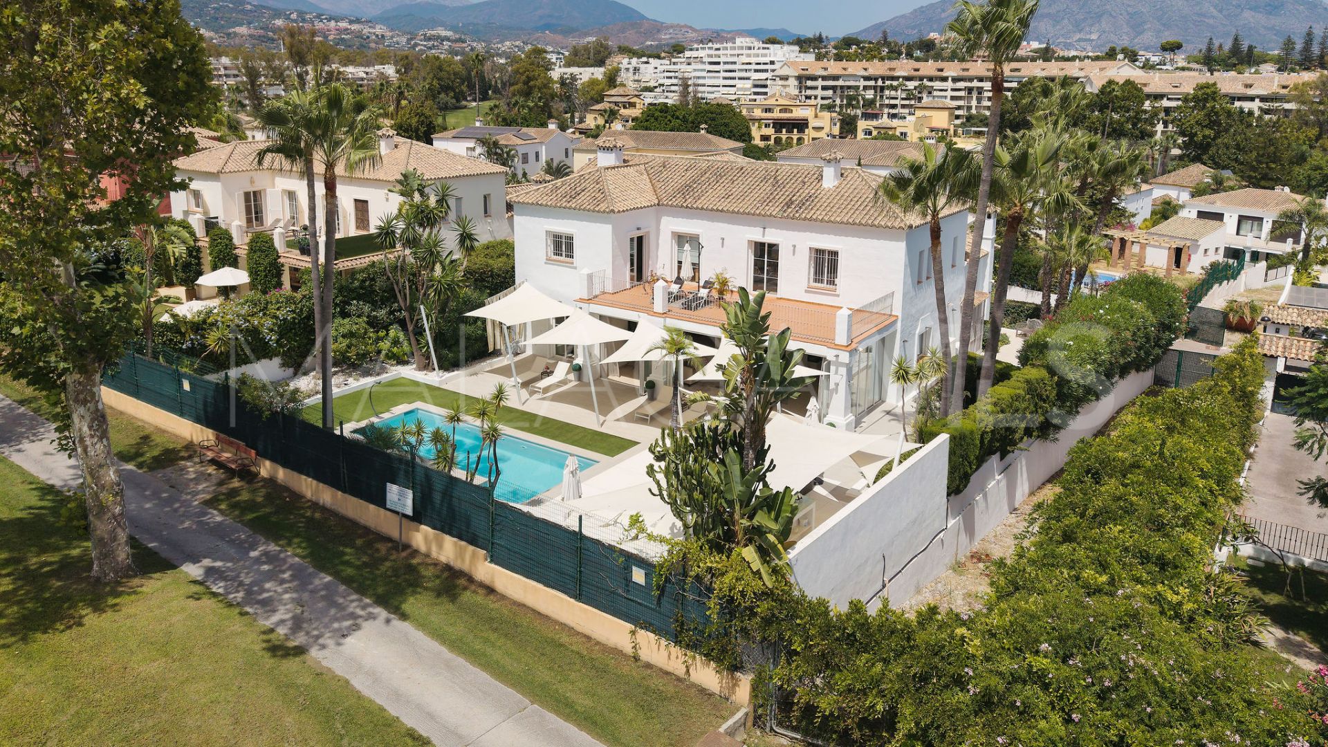 5 bedrooms villa for sale in Guadalmina Alta