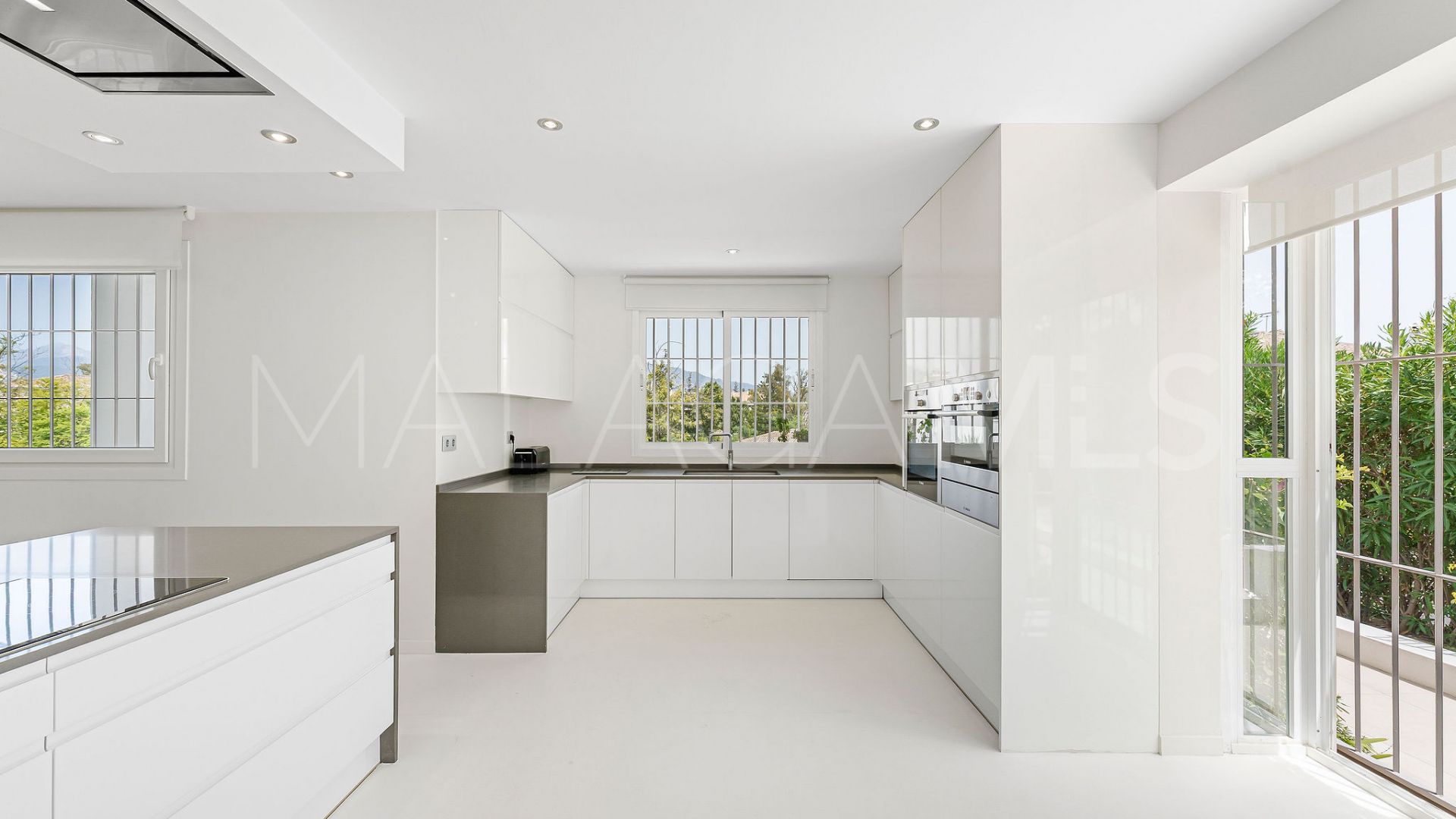5 bedrooms villa for sale in Guadalmina Alta