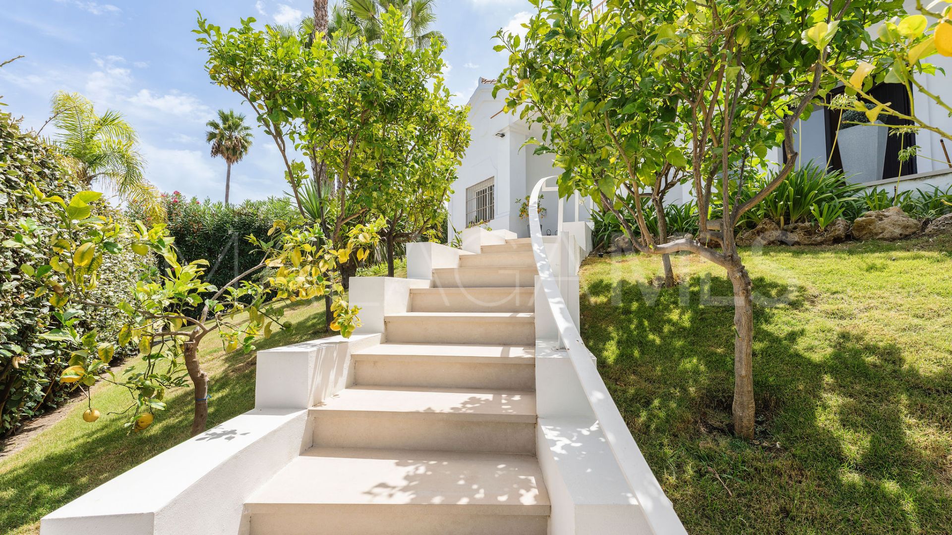 5 bedrooms villa for sale in Guadalmina Alta