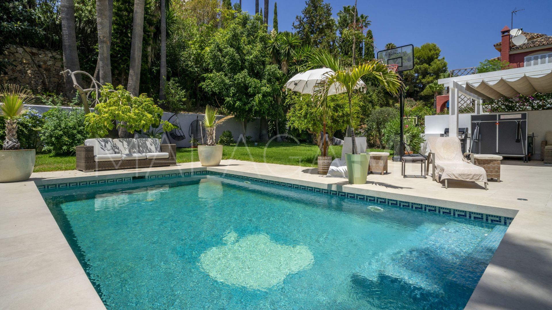 Villa for sale in Los Naranjos Hill Club