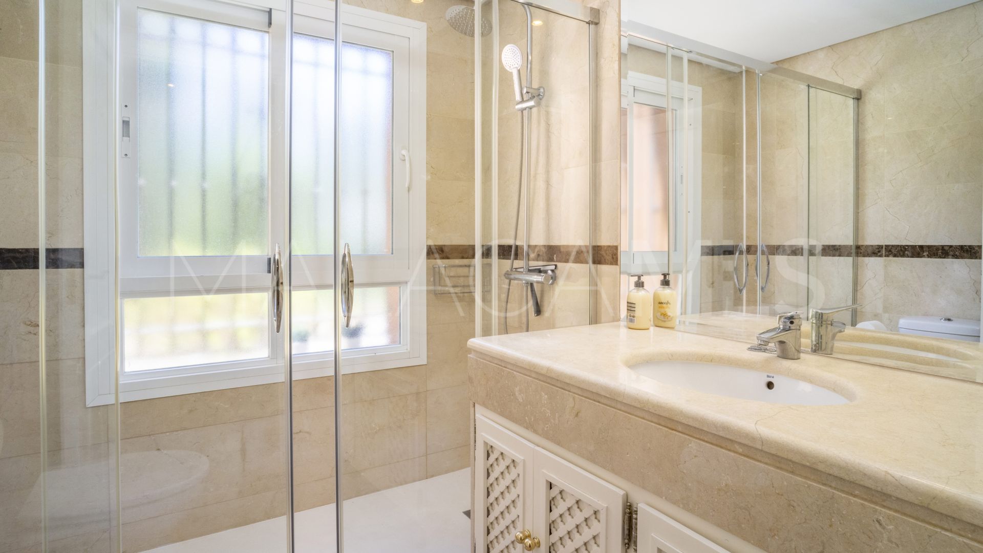For sale 3 bedrooms ground floor apartment in Alminar de Marbella