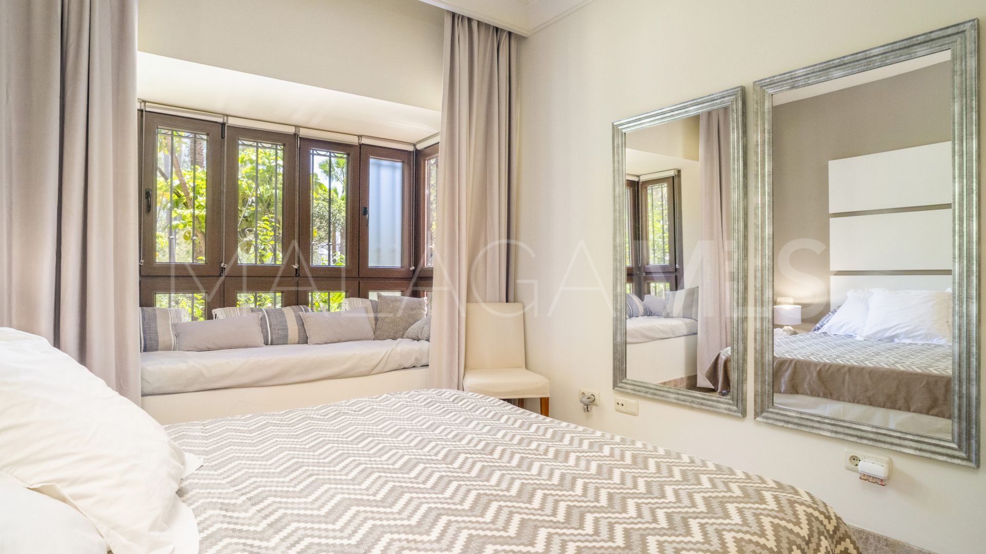 For sale 3 bedrooms ground floor apartment in Alminar de Marbella