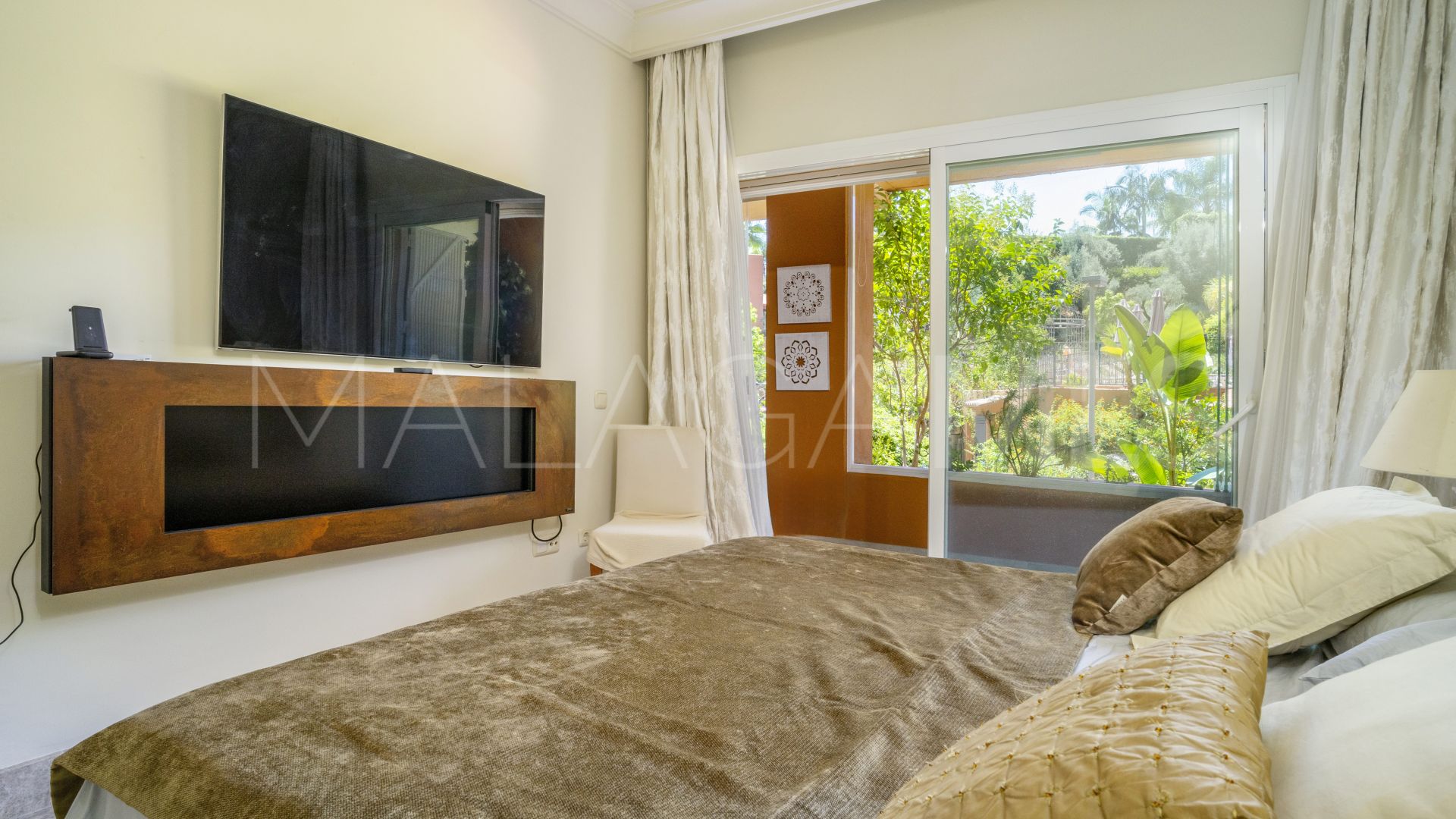 For sale 3 bedrooms ground floor apartment in Alminar de Marbella