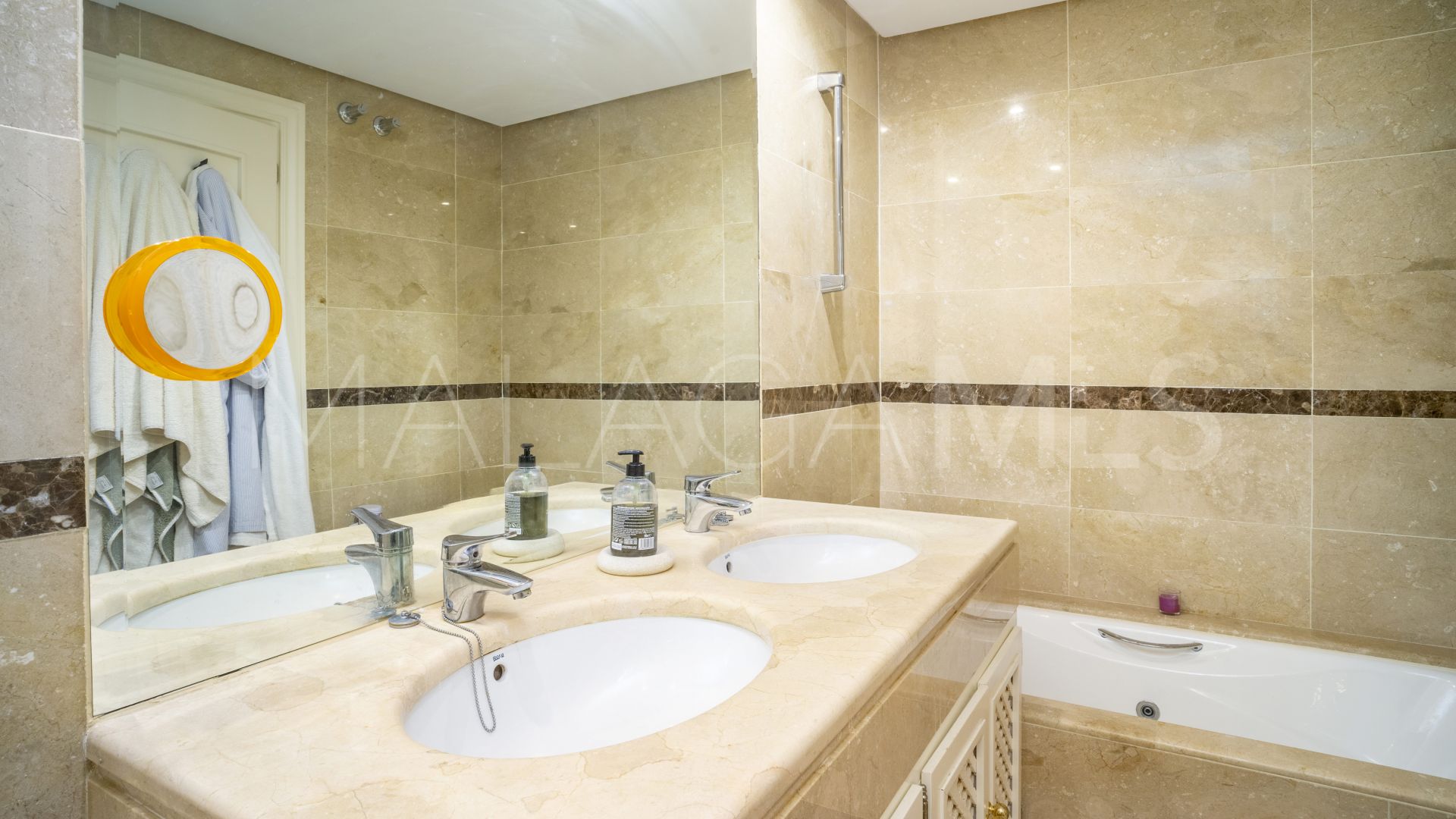 For sale 3 bedrooms ground floor apartment in Alminar de Marbella