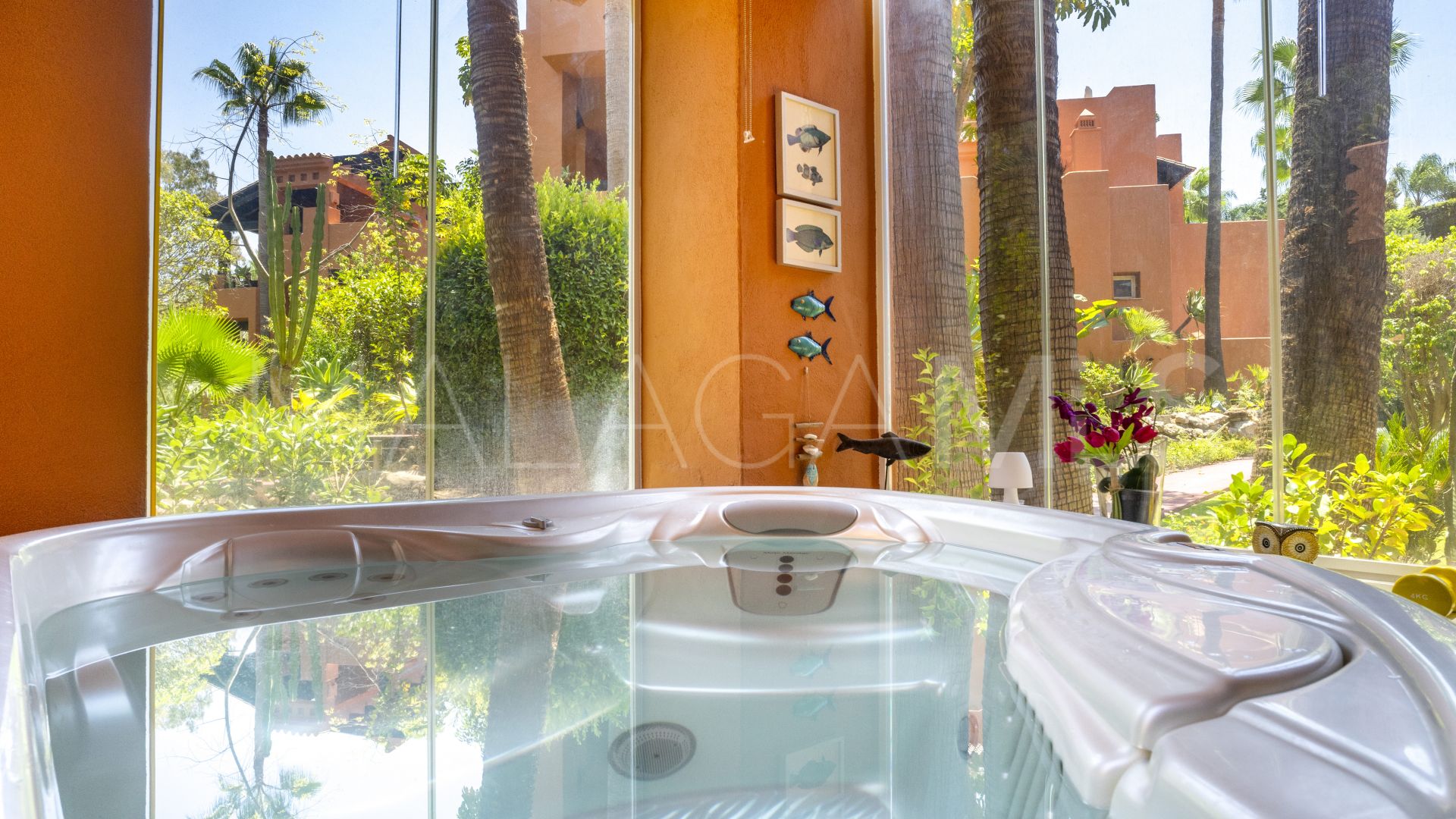 For sale 3 bedrooms ground floor apartment in Alminar de Marbella