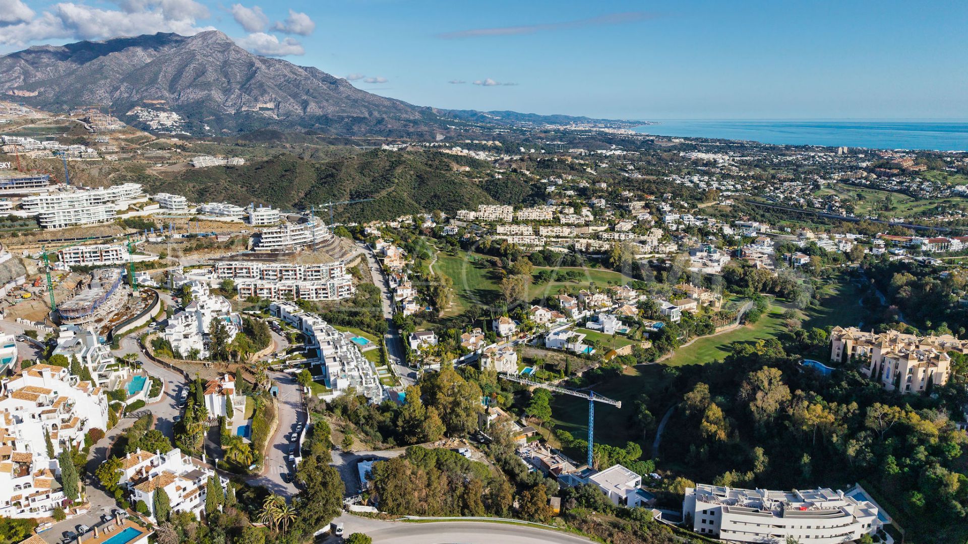 Zweistöckiges penthouse for sale in Las Colinas de Marbella
