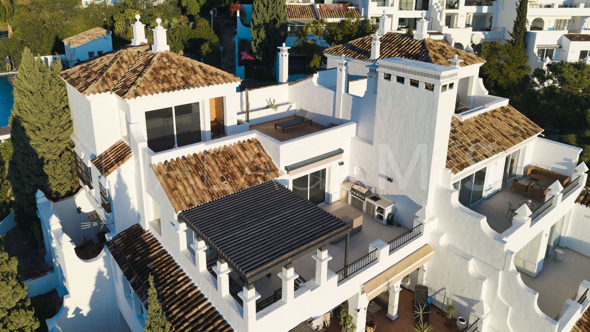 Zweistöckiges penthouse for sale in Las Colinas de Marbella