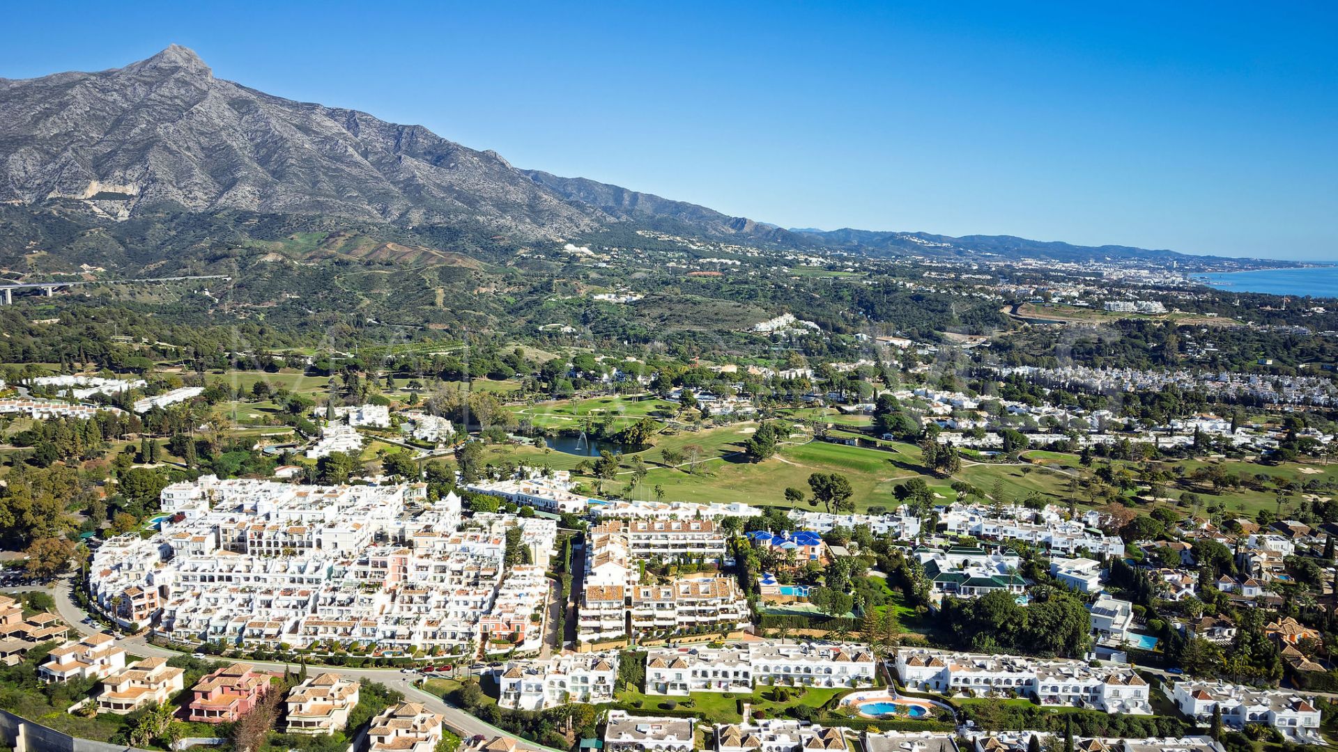 Duplex penthouse for sale in Aloha Mirasierra