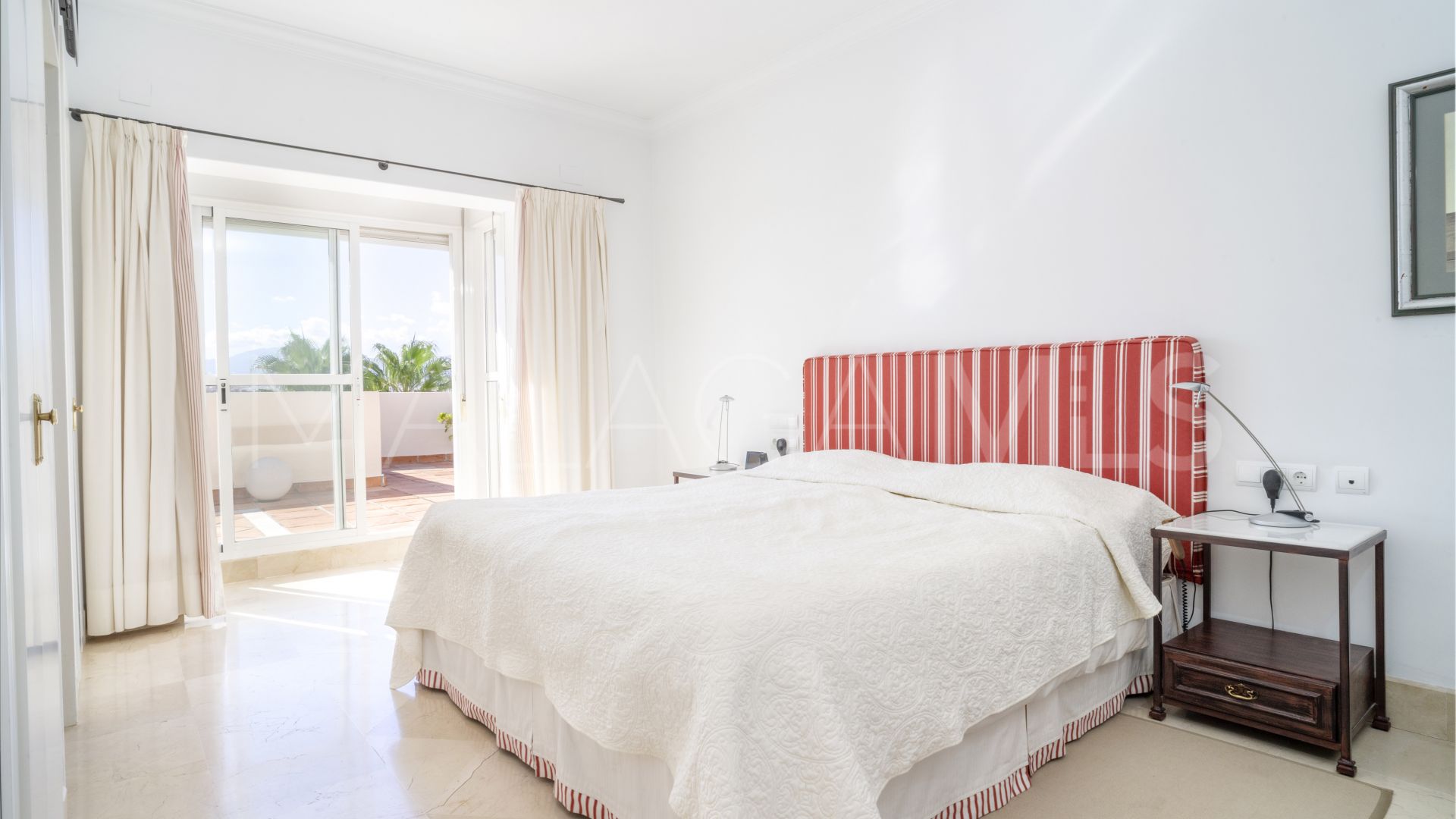 For sale penthouse with 3 bedrooms in Lorcrimar
