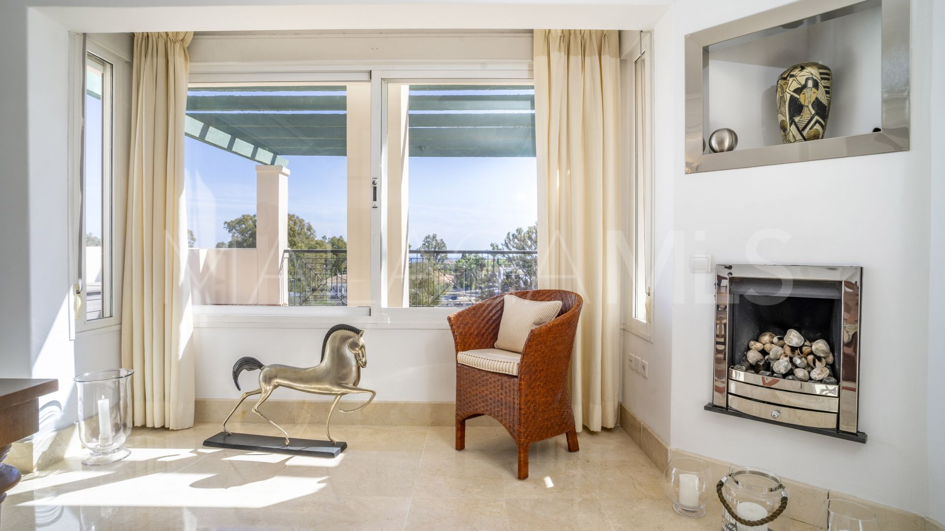 For sale penthouse with 3 bedrooms in Lorcrimar