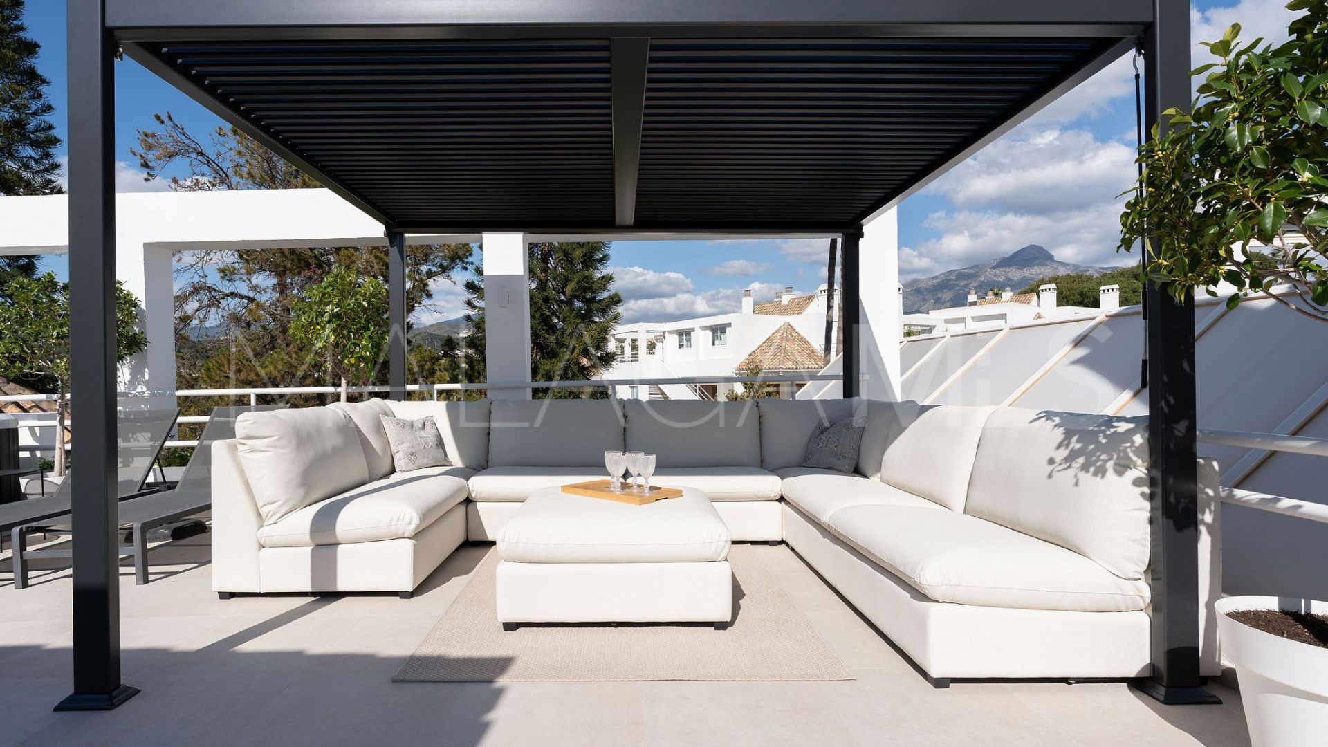 5 bedrooms duplex penthouse in Alcores del Golf for sale