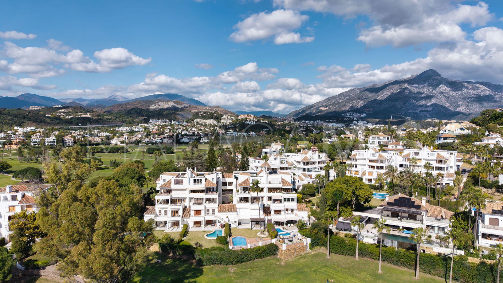 5 bedrooms duplex penthouse in Alcores del Golf for sale