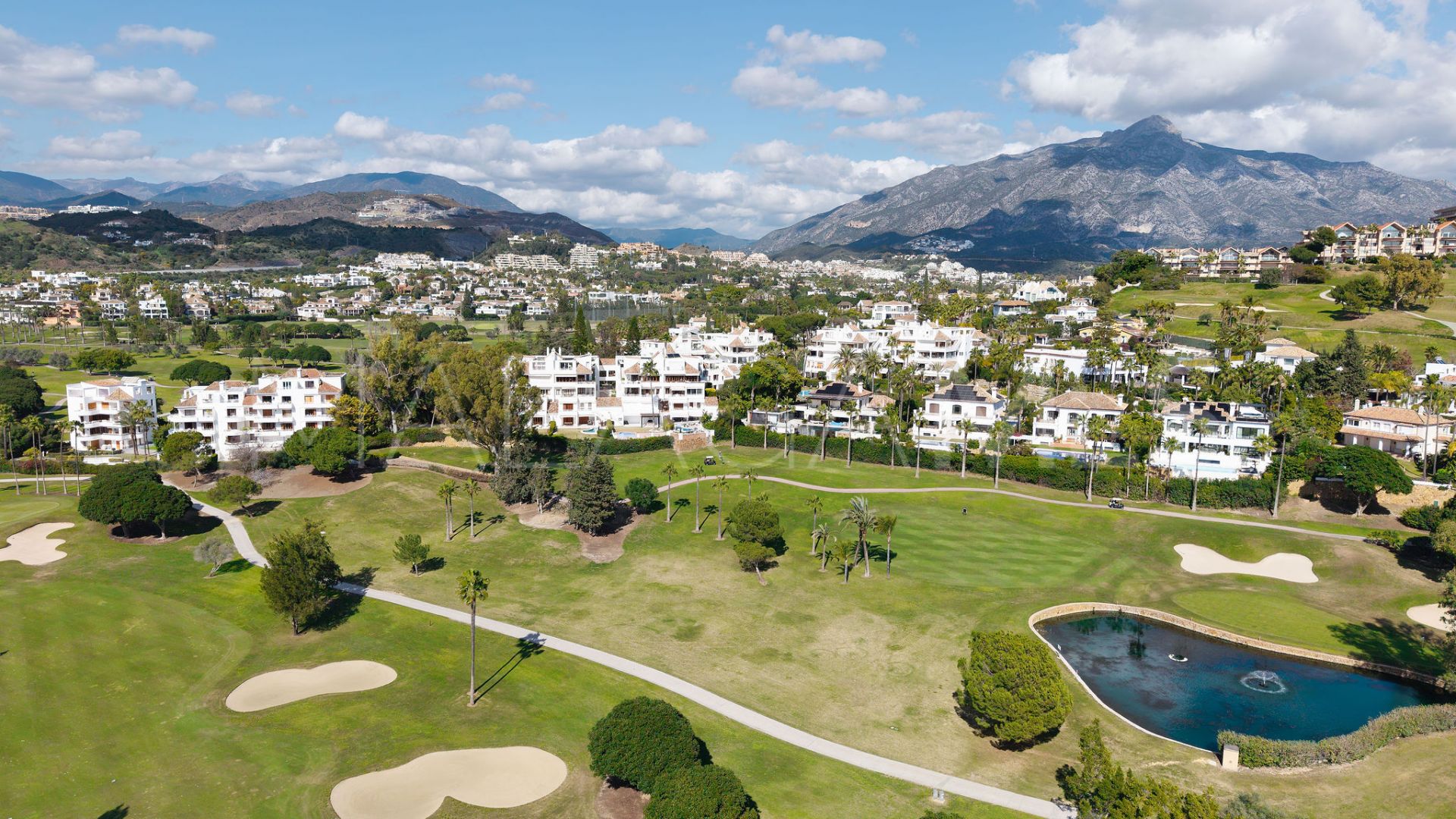 5 bedrooms duplex penthouse in Alcores del Golf for sale