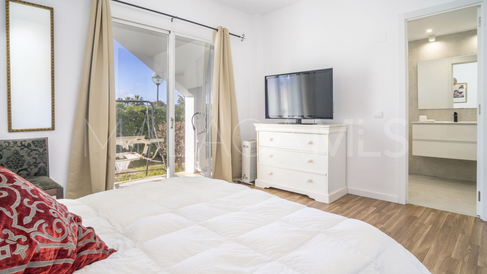 For sale ground floor apartment in Los Potros