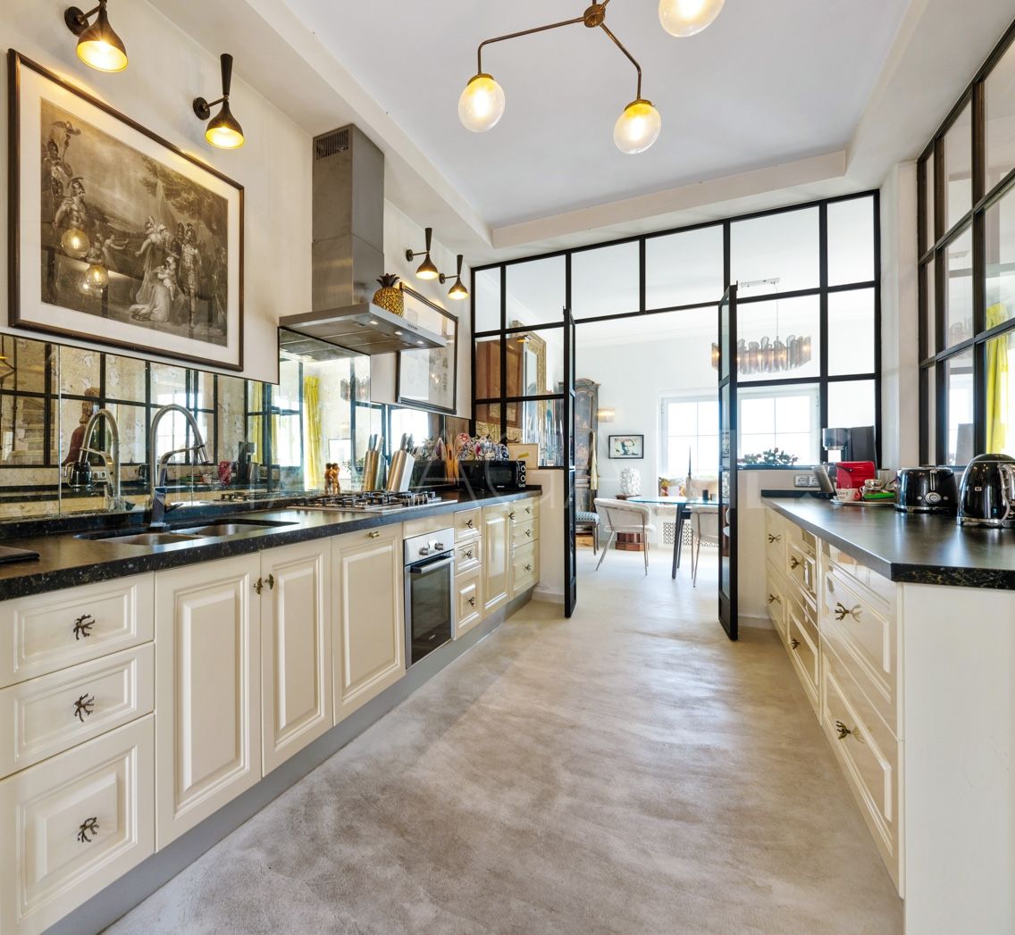 Villa pareada for sale in Marbella Hill Club with 4 bedrooms