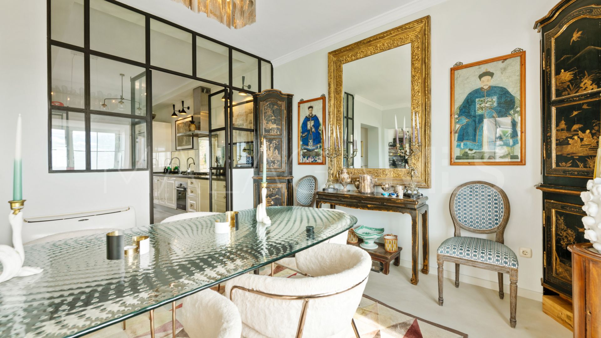 Villa pareada for sale in Marbella Hill Club with 4 bedrooms