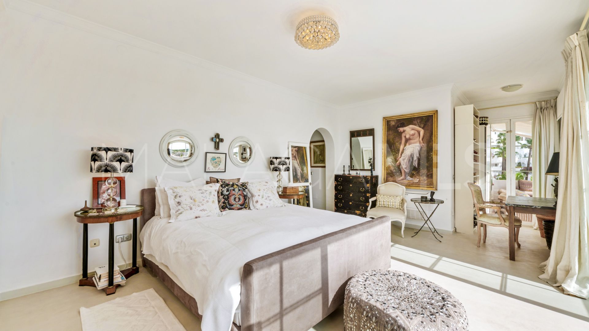 Villa pareada for sale in Marbella Hill Club with 4 bedrooms