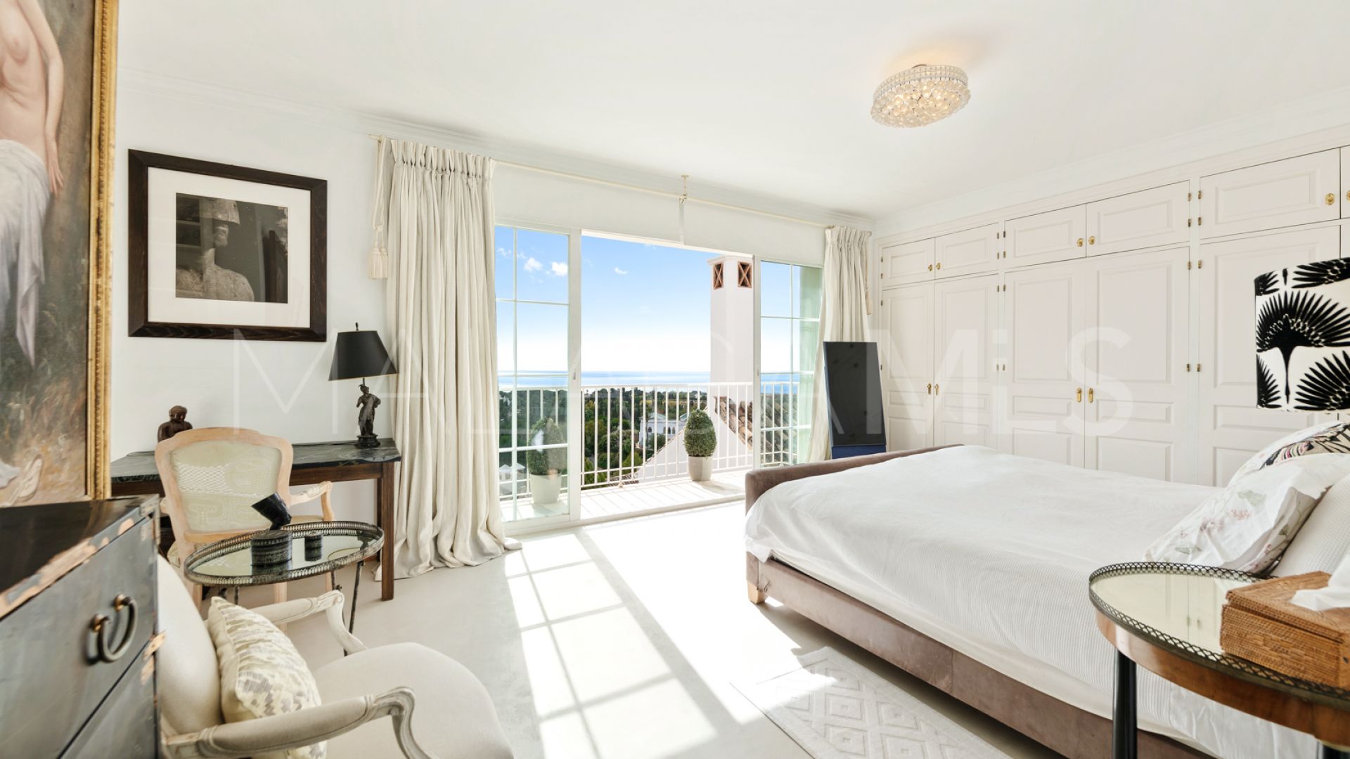 Villa pareada for sale in Marbella Hill Club with 4 bedrooms