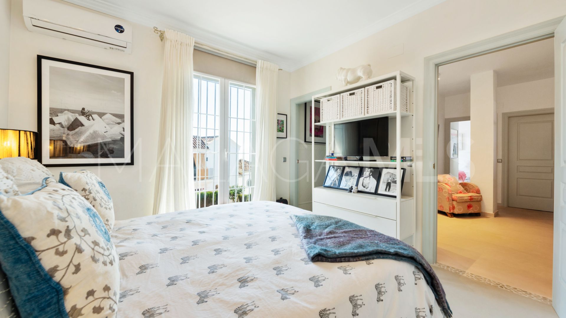 Villa pareada for sale in Marbella Hill Club with 4 bedrooms
