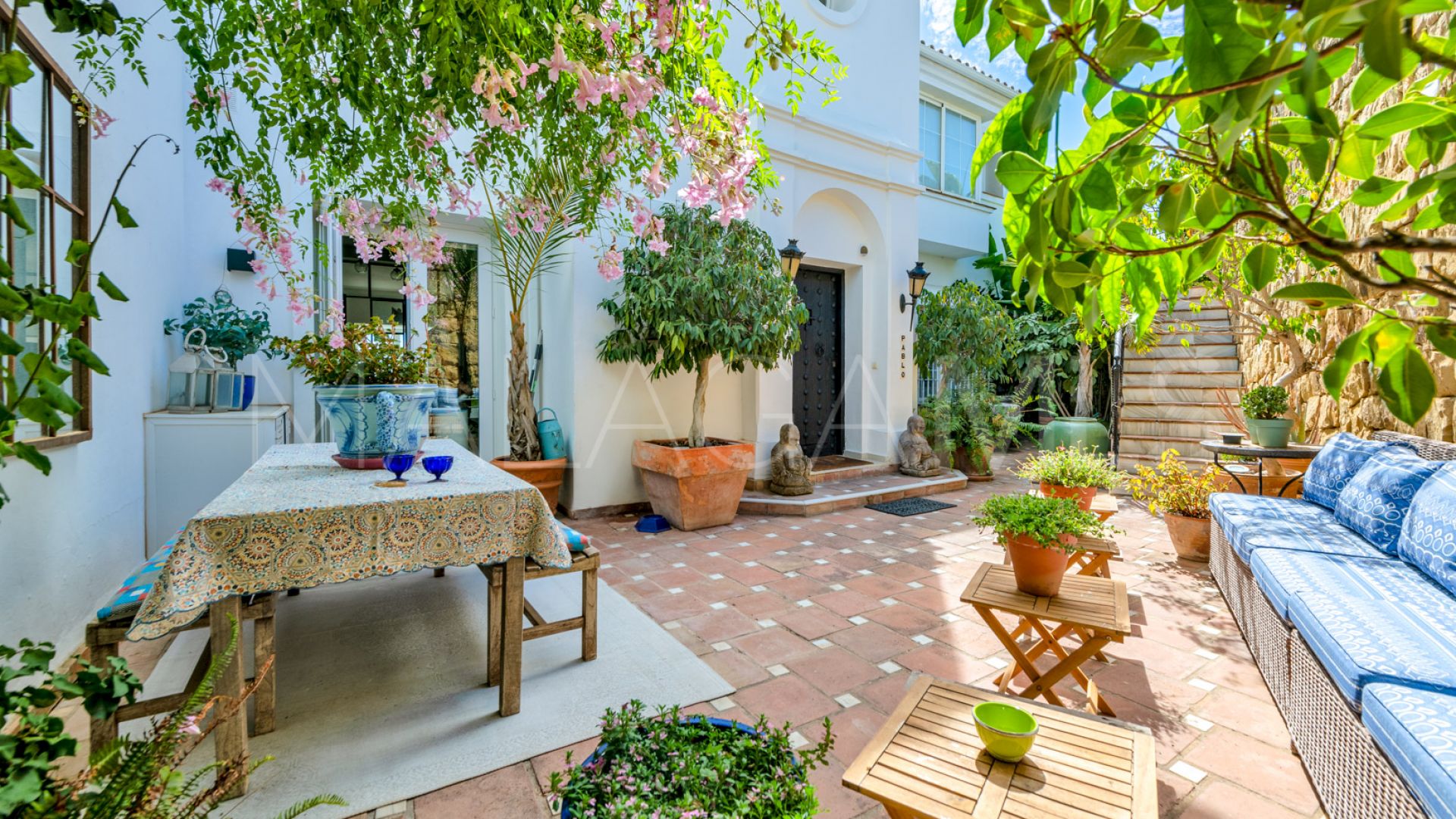 Villa pareada for sale in Marbella Hill Club with 4 bedrooms