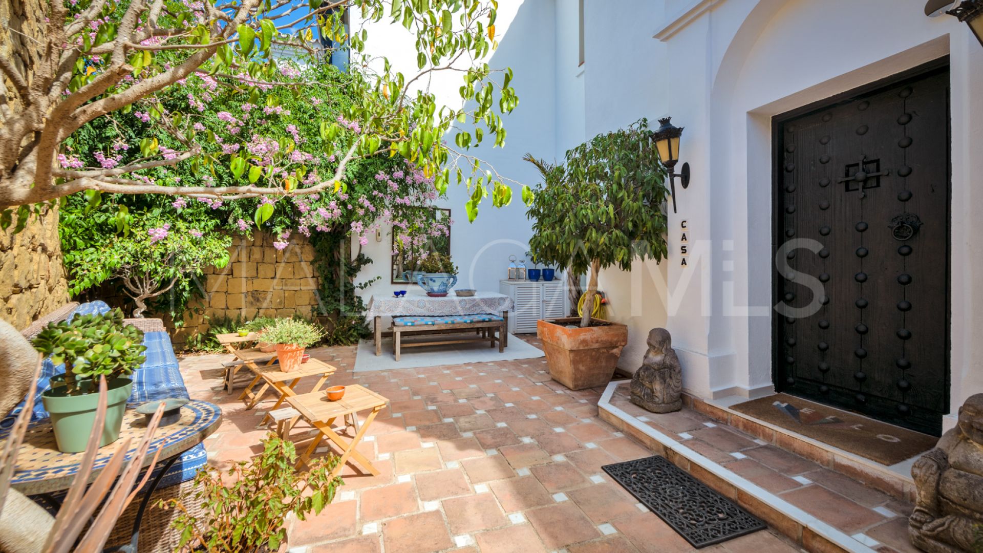 Villa pareada for sale in Marbella Hill Club with 4 bedrooms