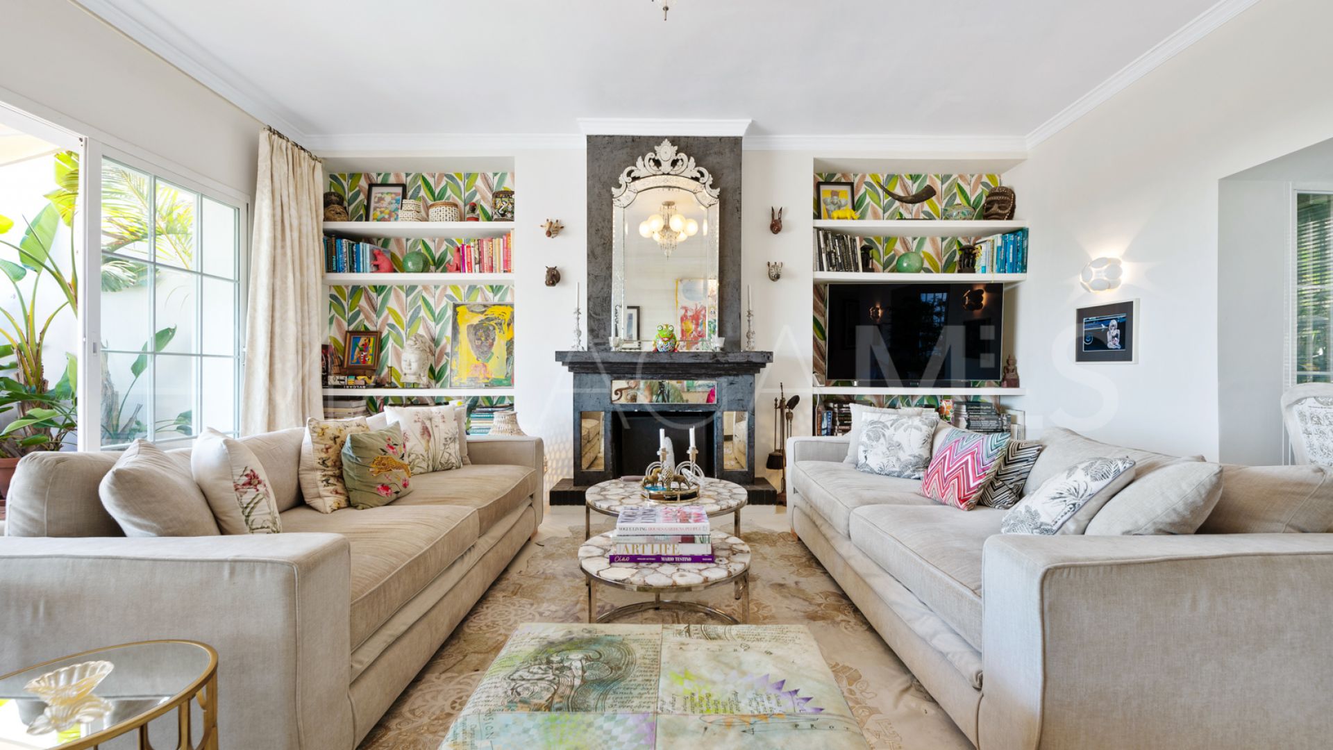 Villa pareada for sale in Marbella Hill Club with 4 bedrooms