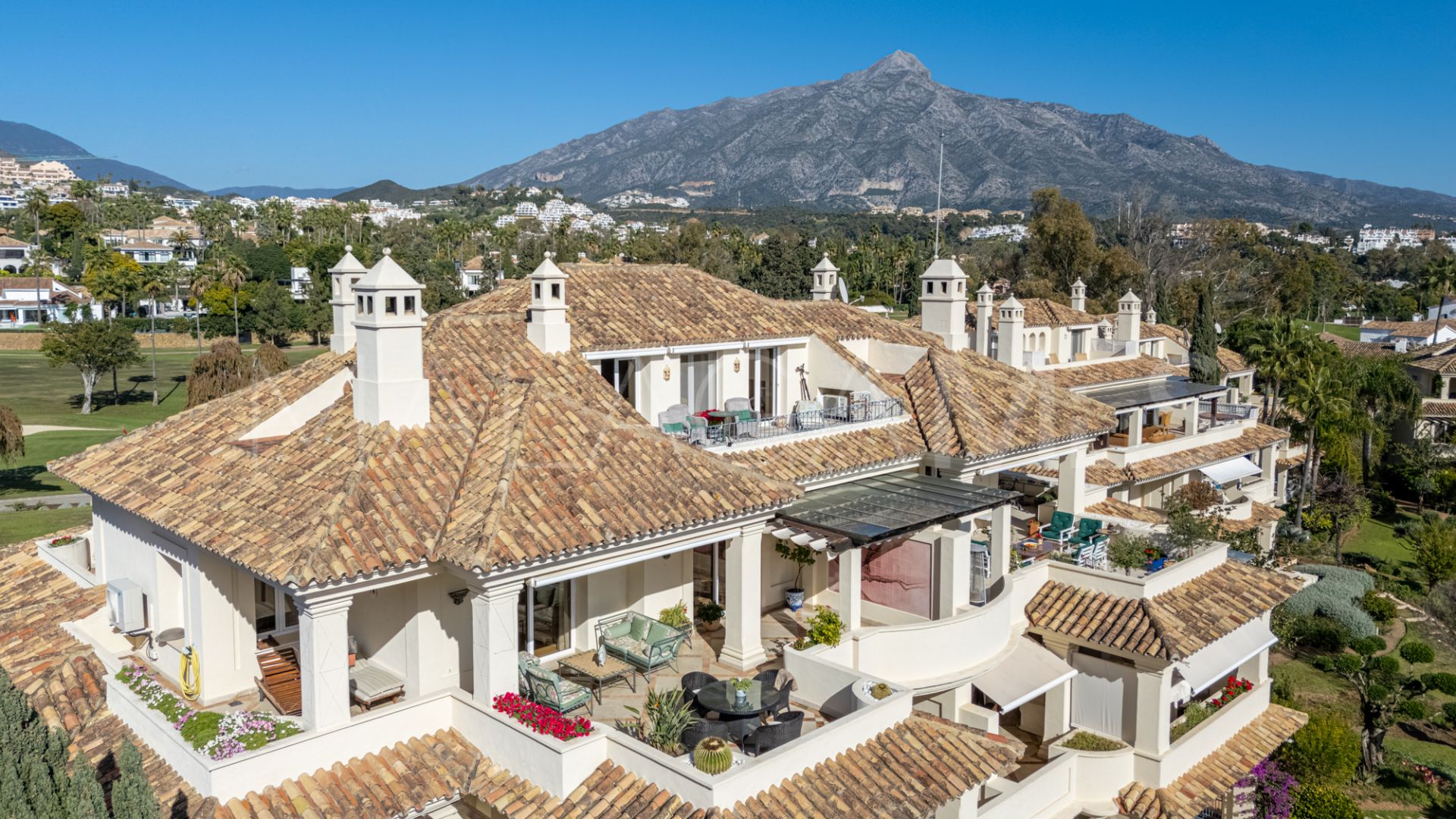 Atico duplex de 3 bedrooms for sale in Las Alamandas