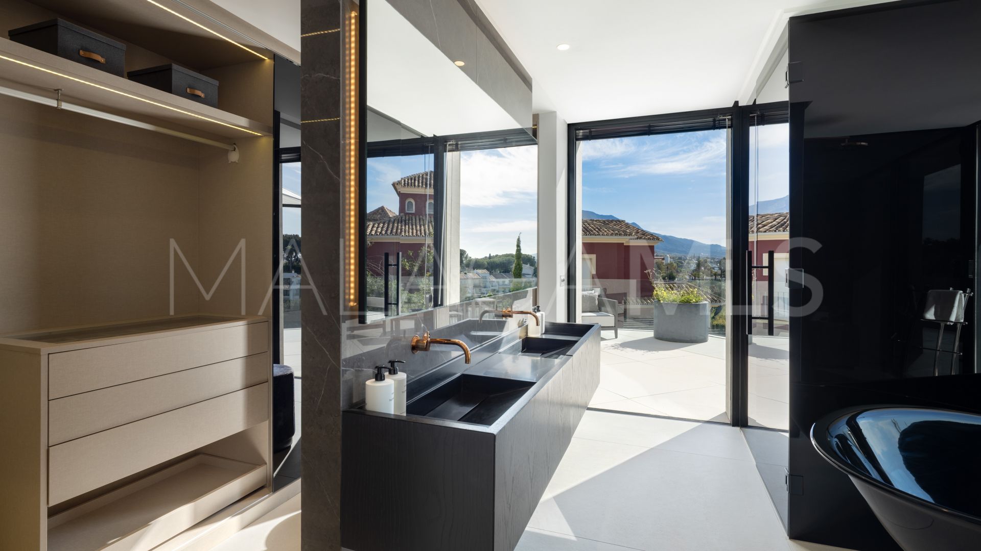 Villa in El Herrojo for sale